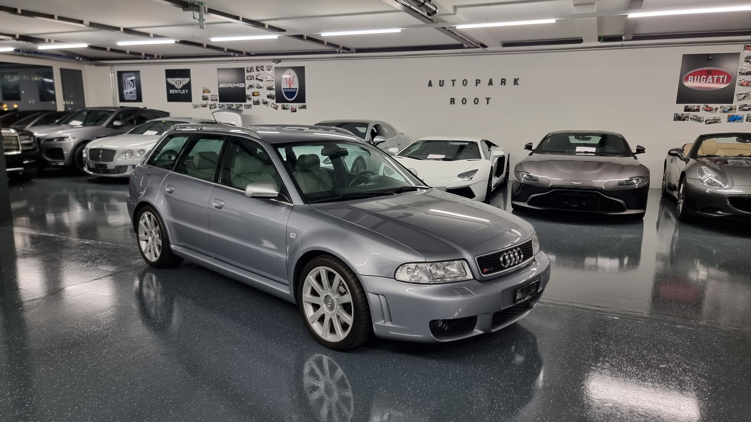 AUDI RS4 Avant quattro