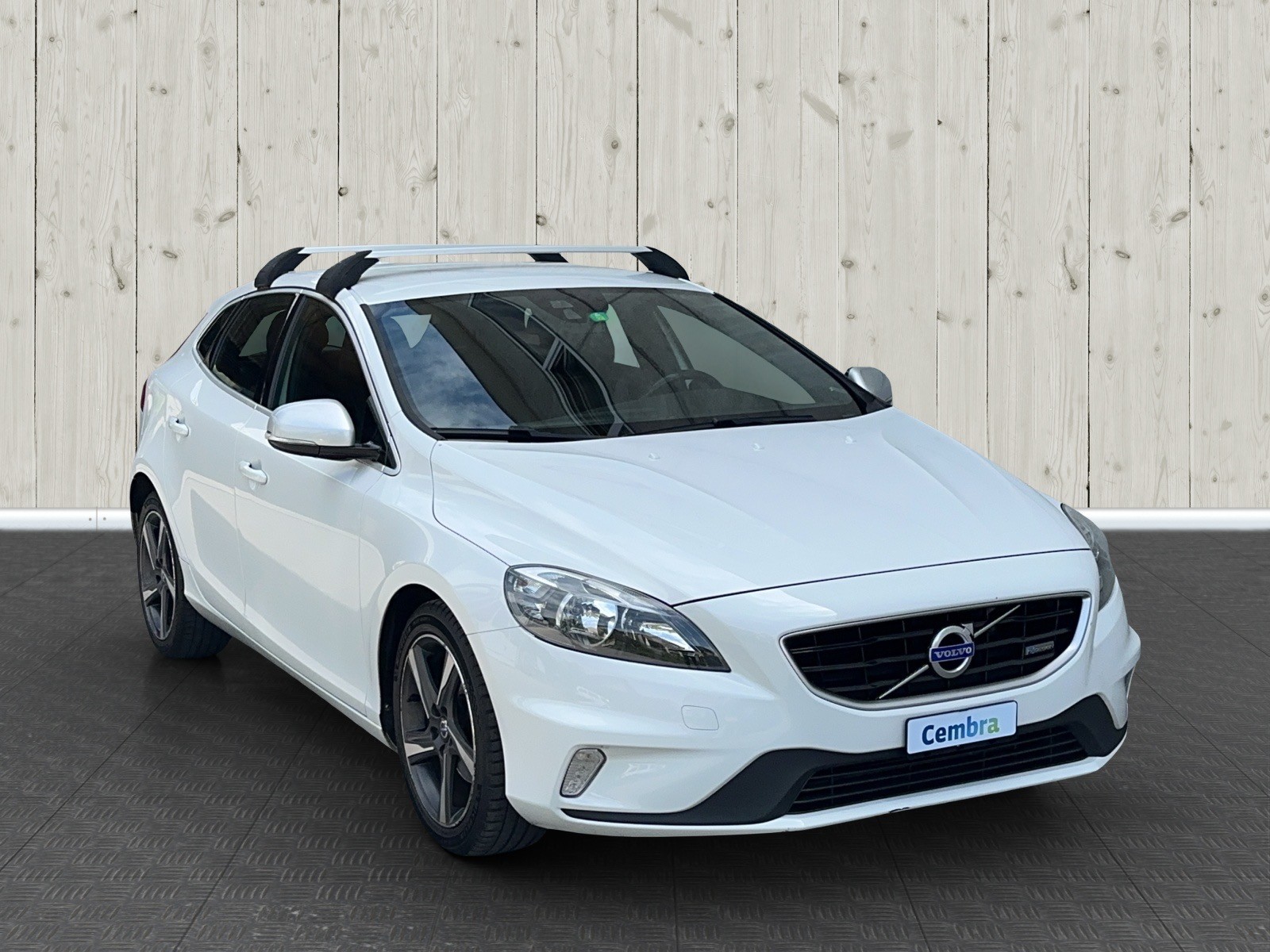 VOLVO V40 D2 Momentum R-Design