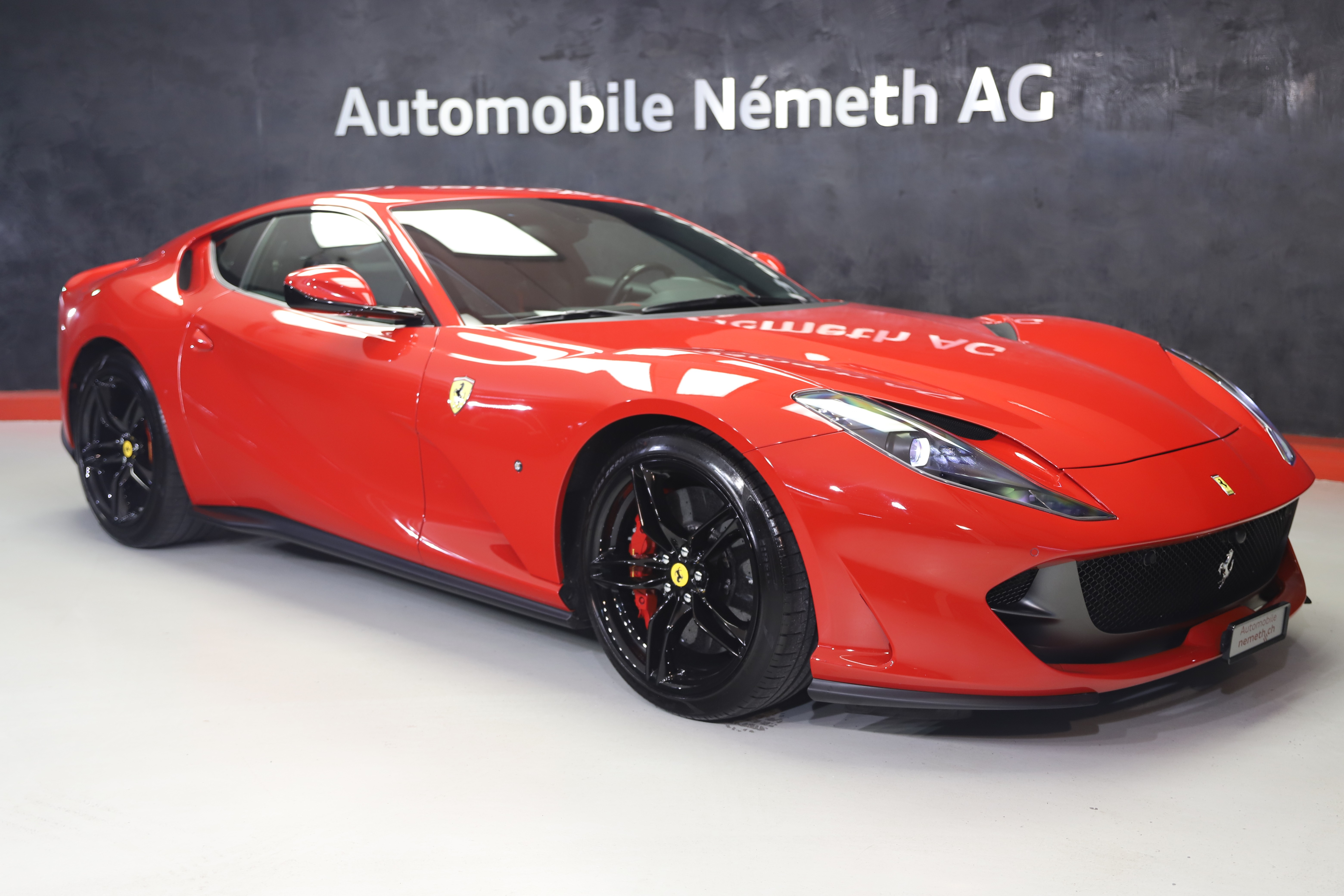 FERRARI 812 Superfast