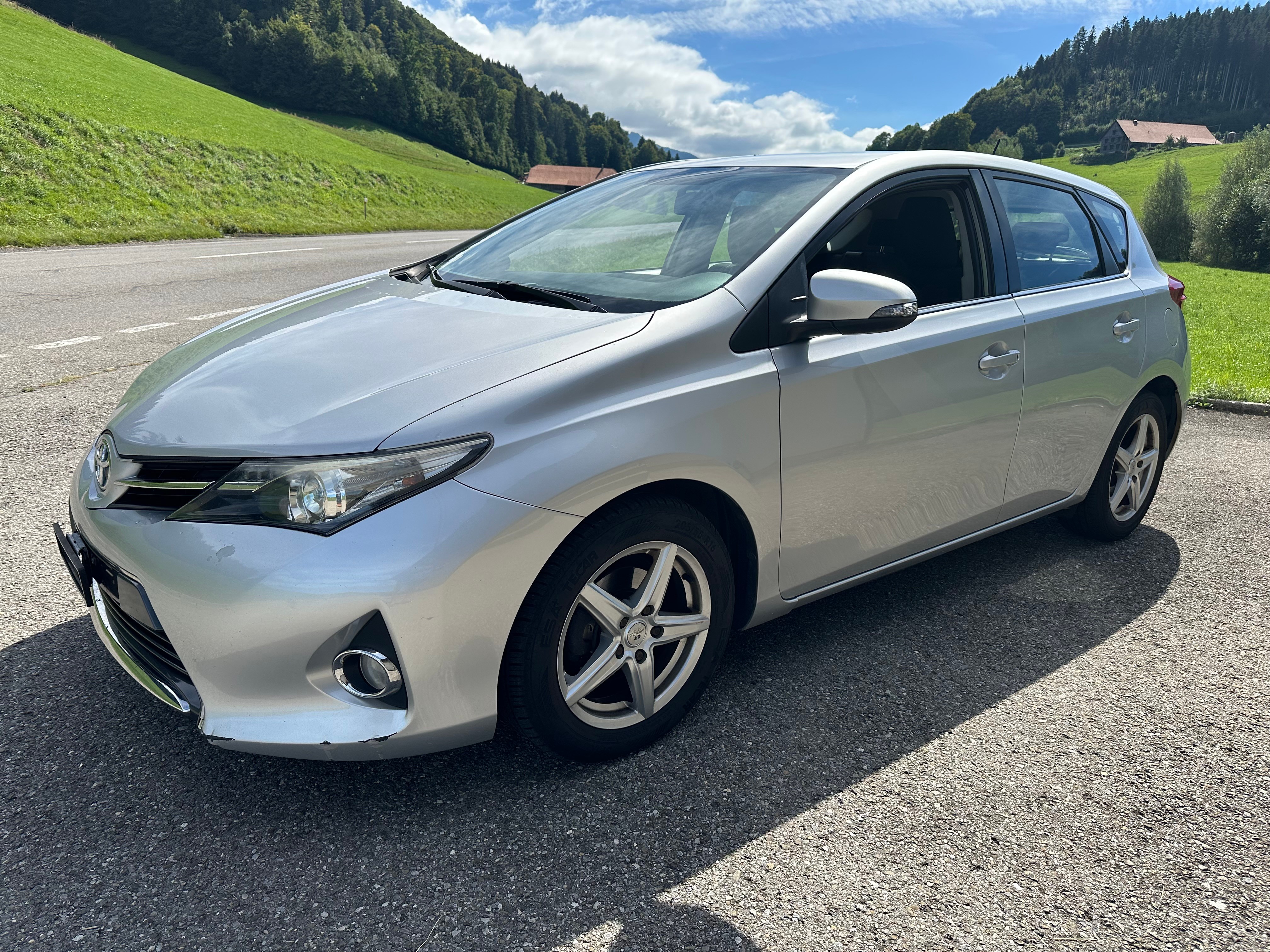 TOYOTA Auris 1.8 16V HSD Linea Luna