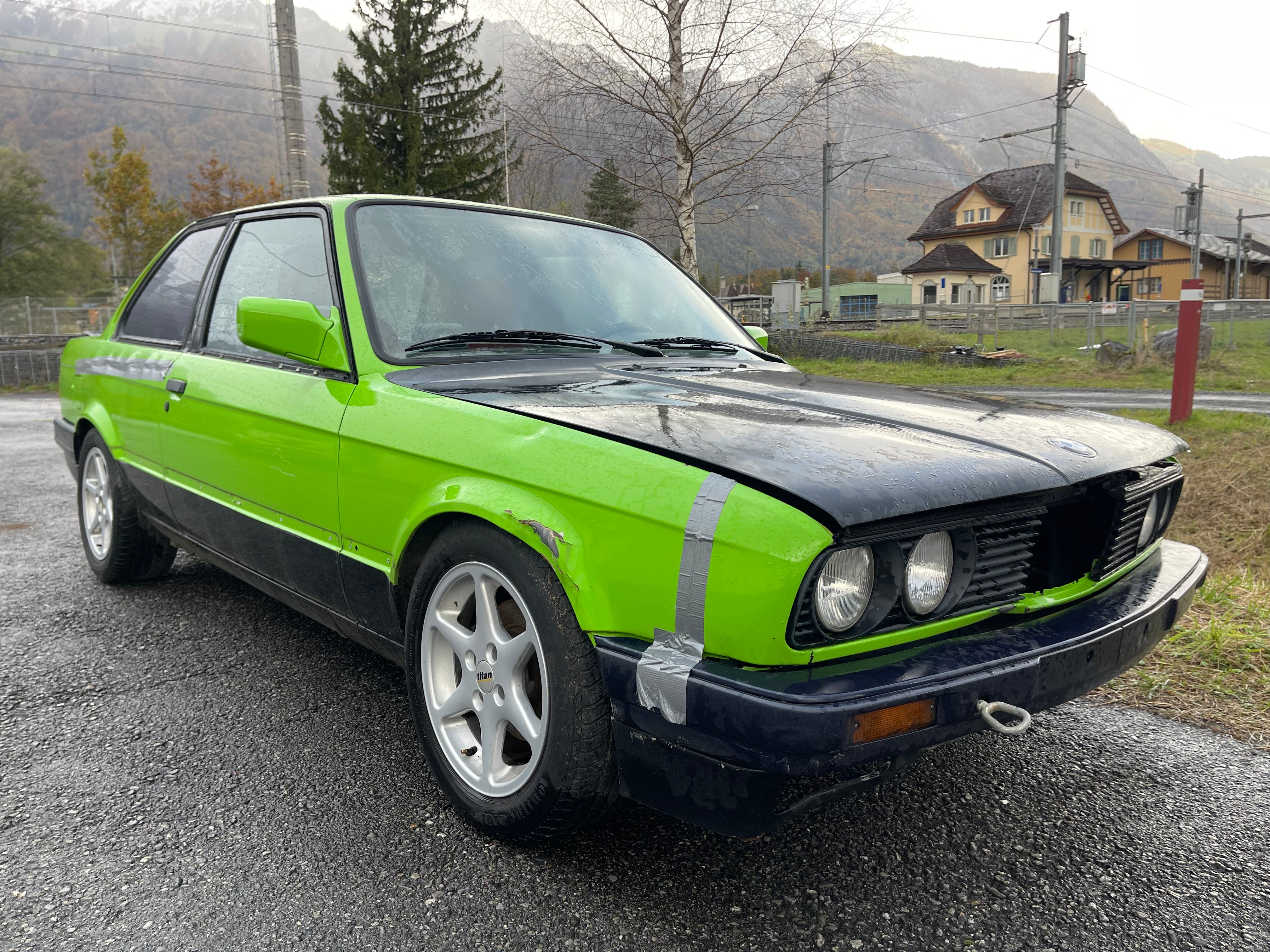 BMW 320i E30