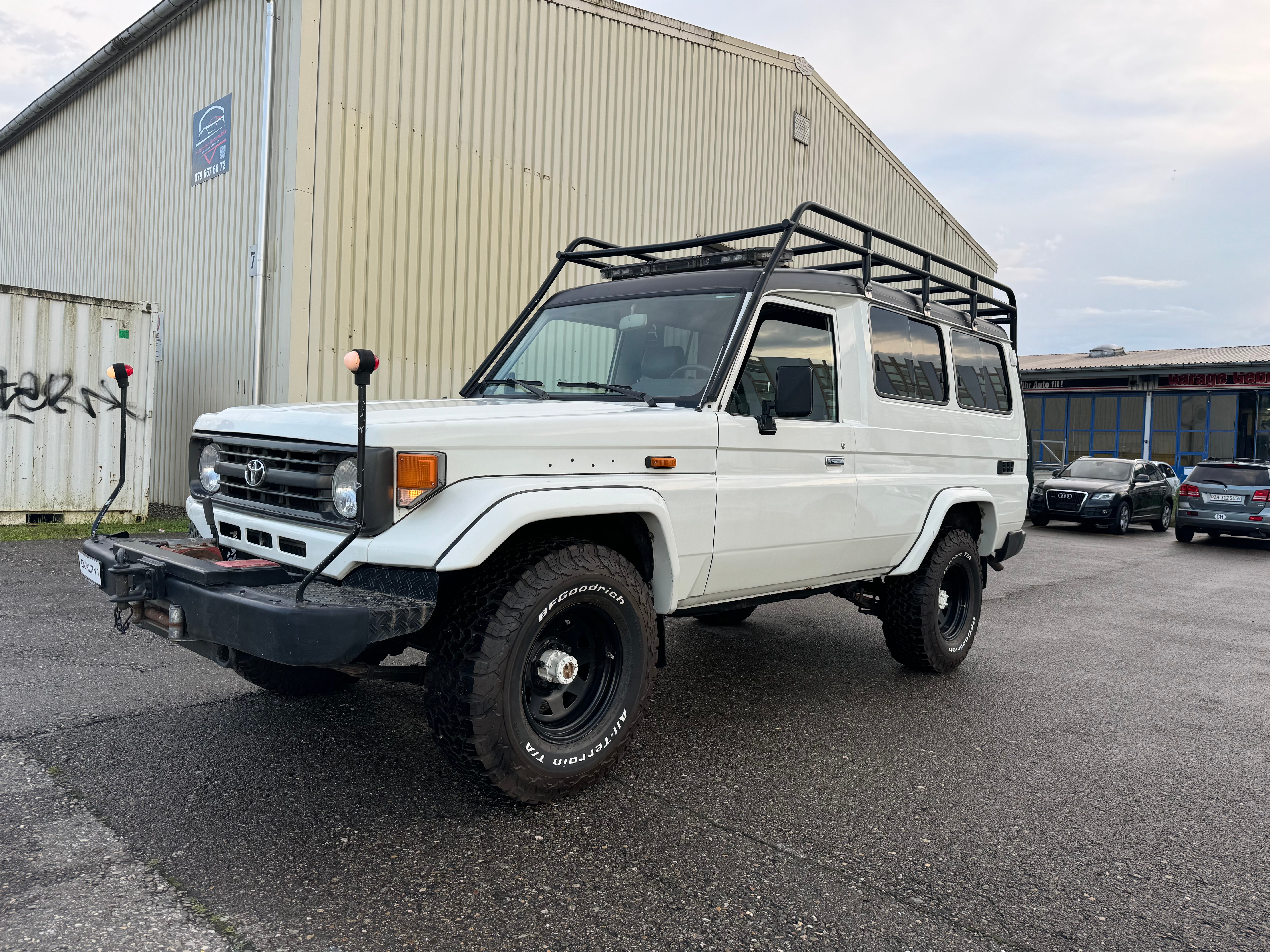 TOYOTA Land Cruiser 400 Hdt Long 4.2D