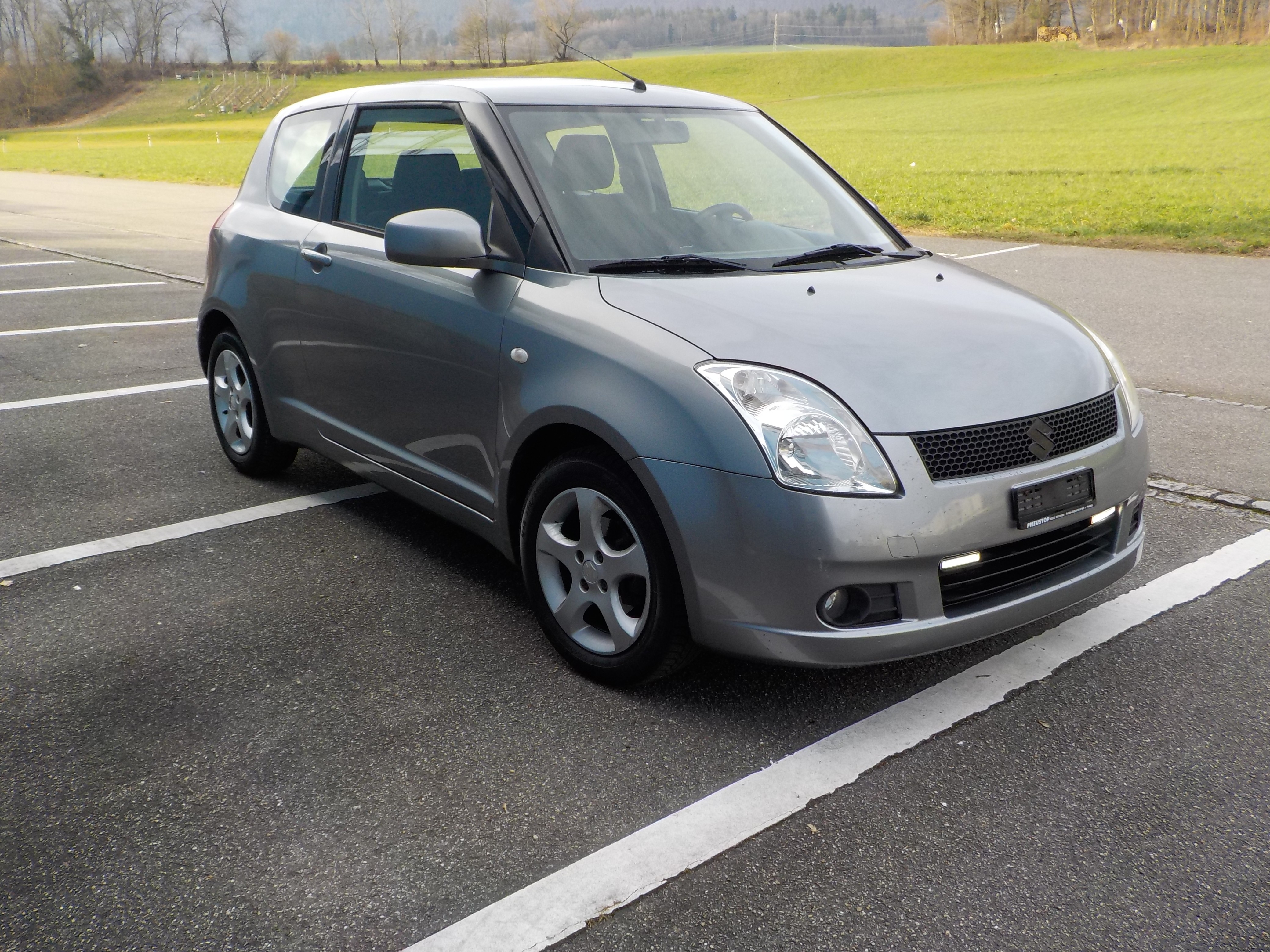 SUZUKI Swift 1.3i 16V GL Top