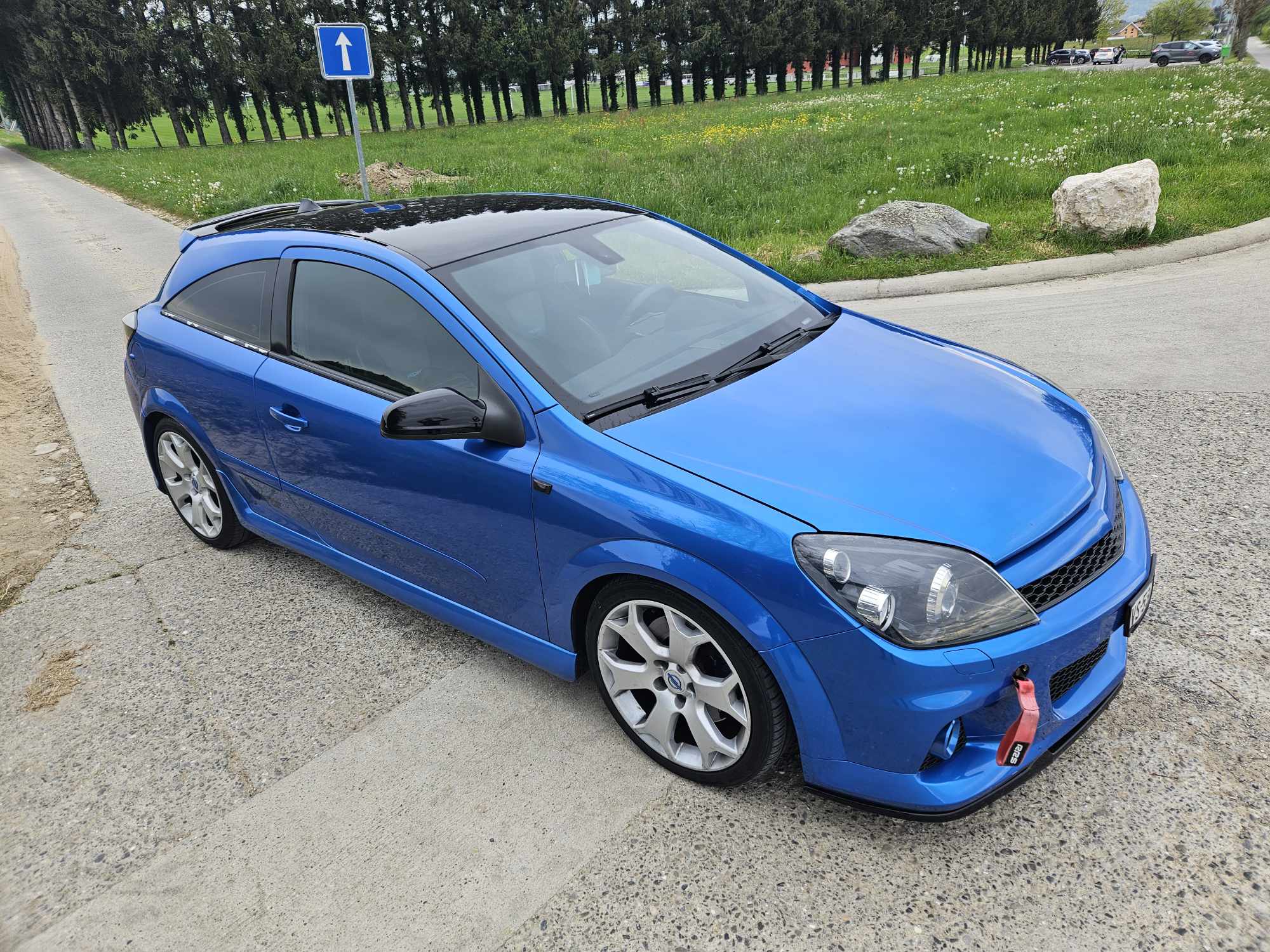 OPEL Astra GTC 2.0i 16V Turbo OPC Nürburgring