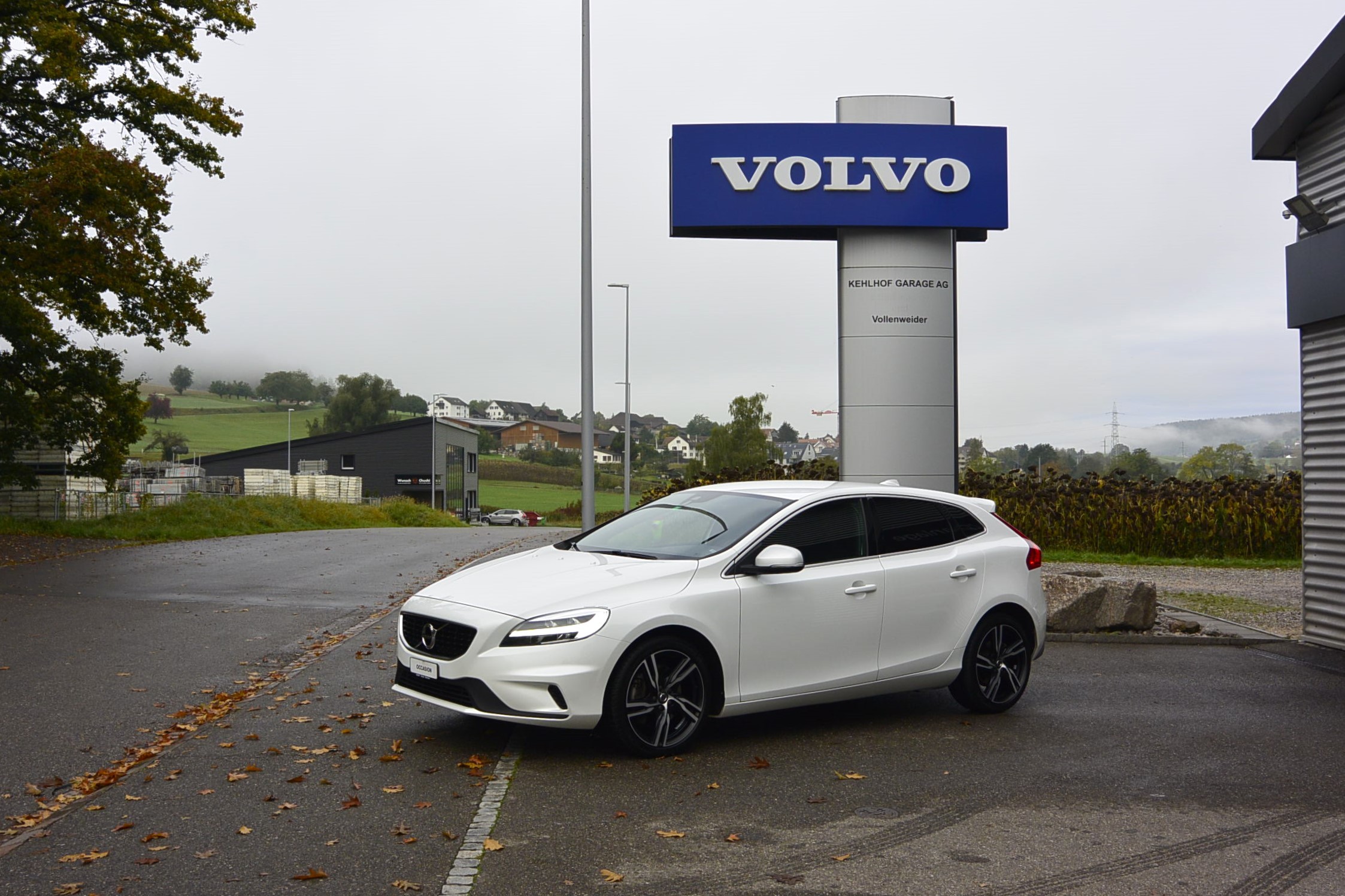 VOLVO V40 D3 Momentum R-Design