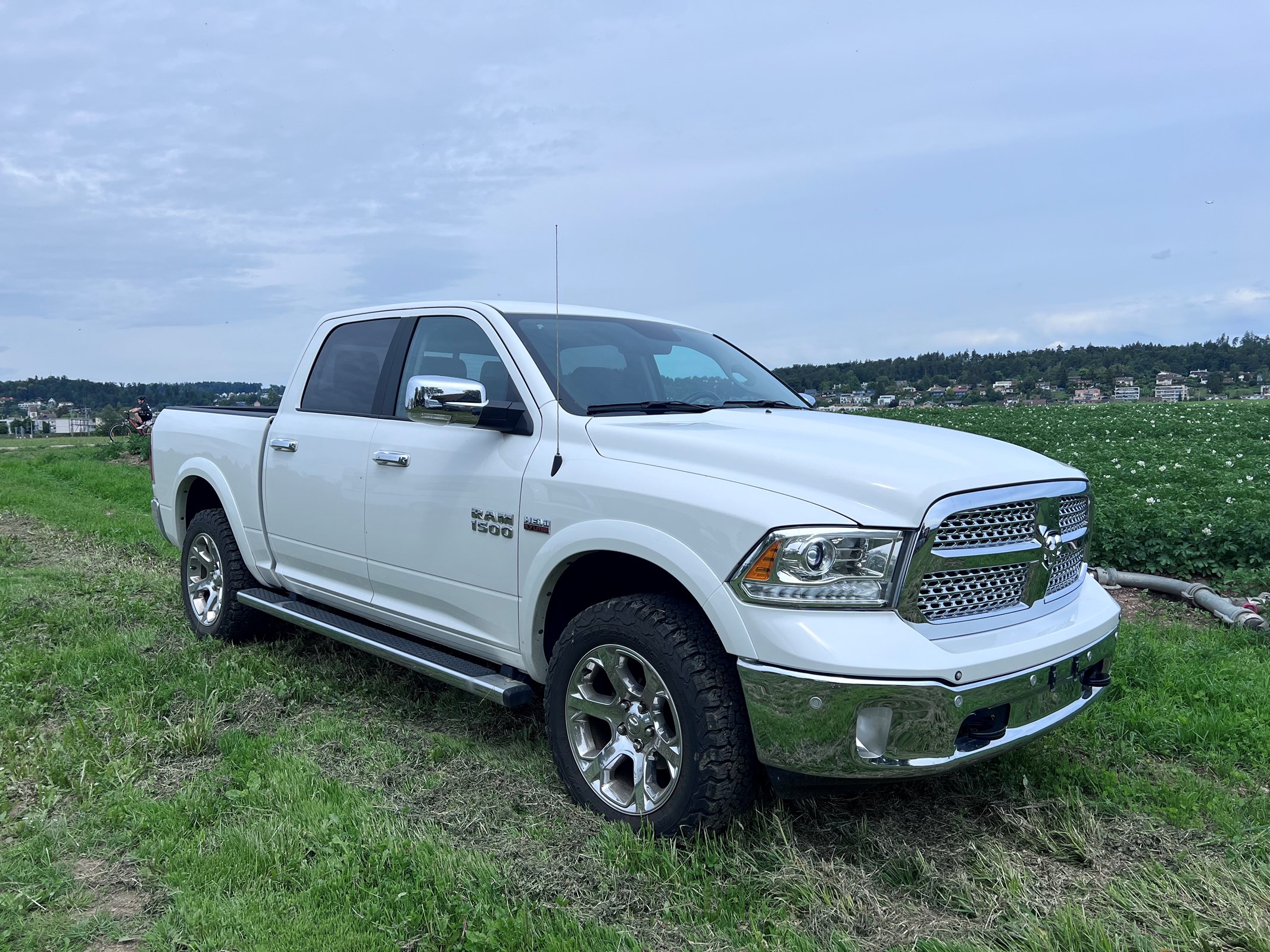 DODGE Laramie