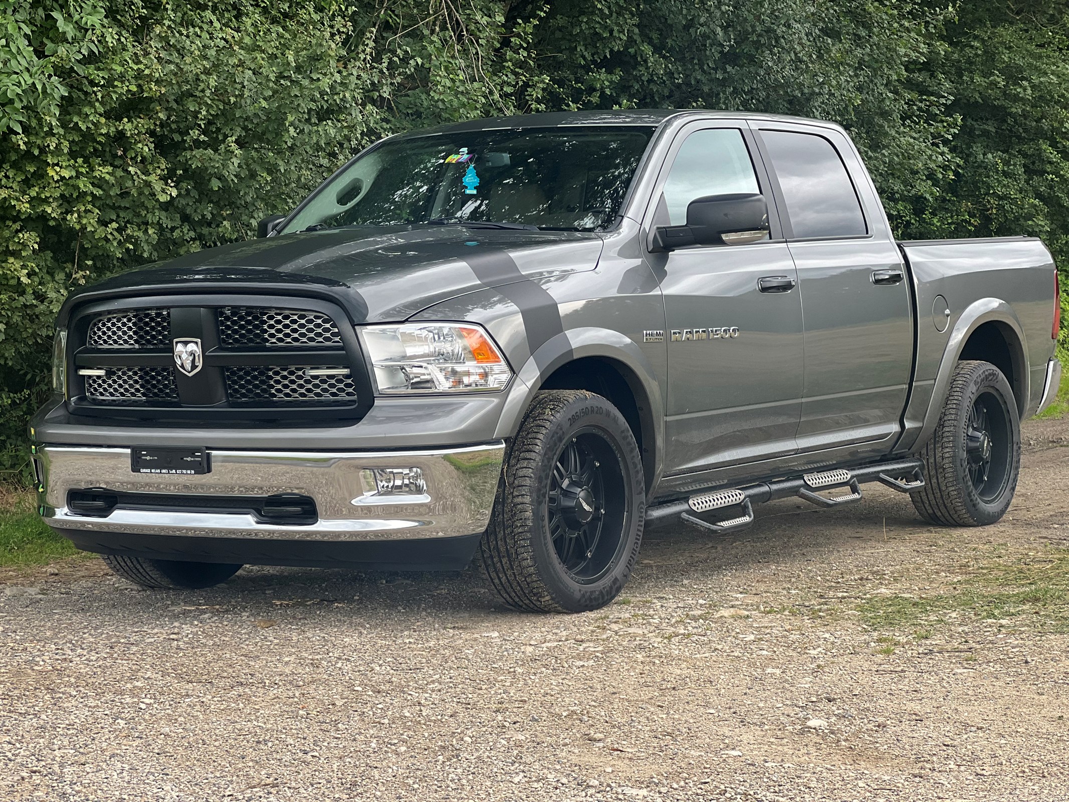 DODGE Laramie