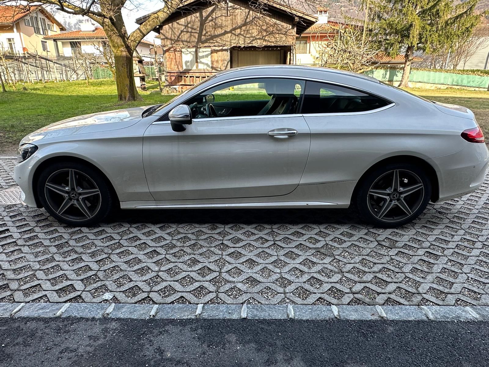 MERCEDES-BENZ C 200 Coupé AMG Line 9G-Tronic