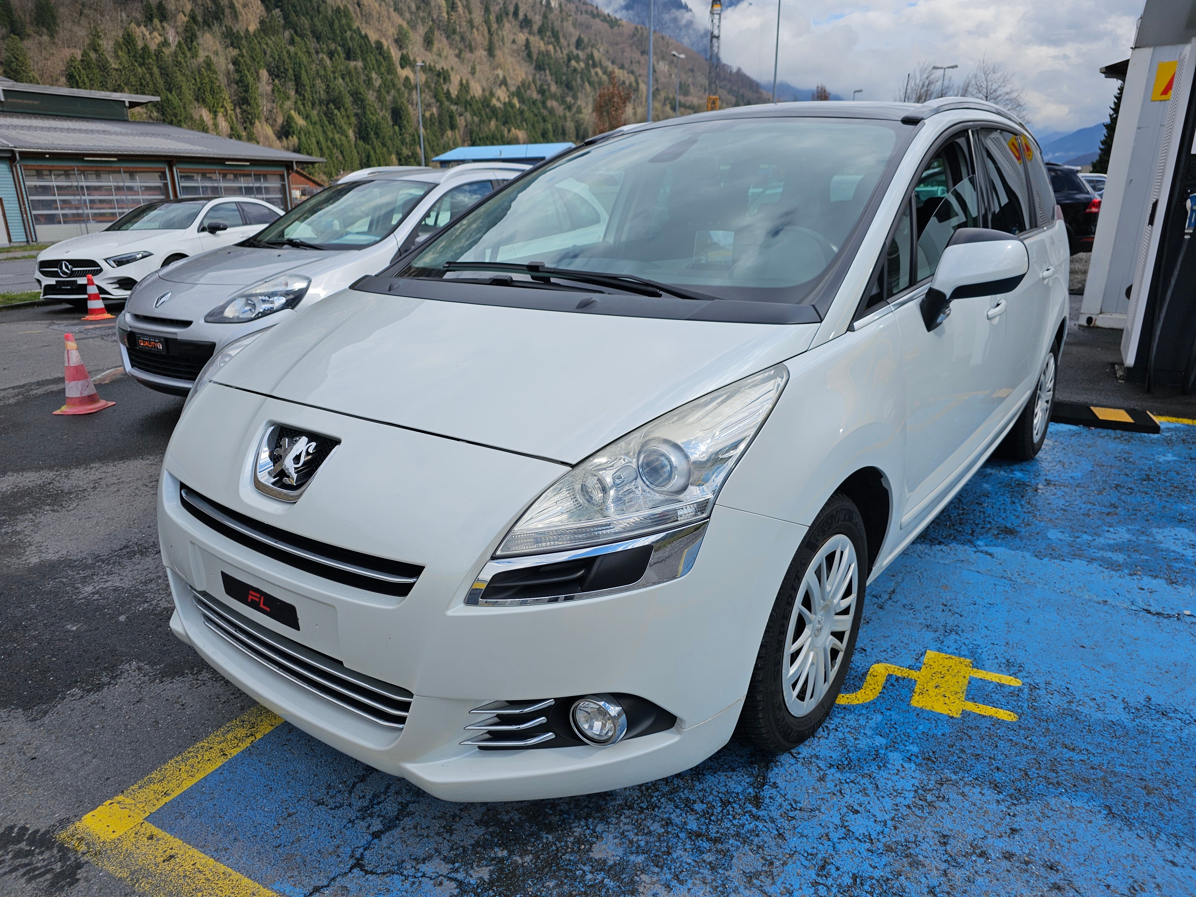 PEUGEOT 5008 2.0 HDI Business