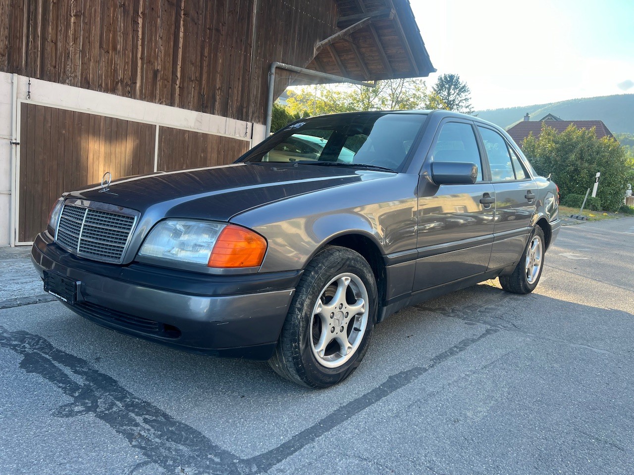 MERCEDES-BENZ C220