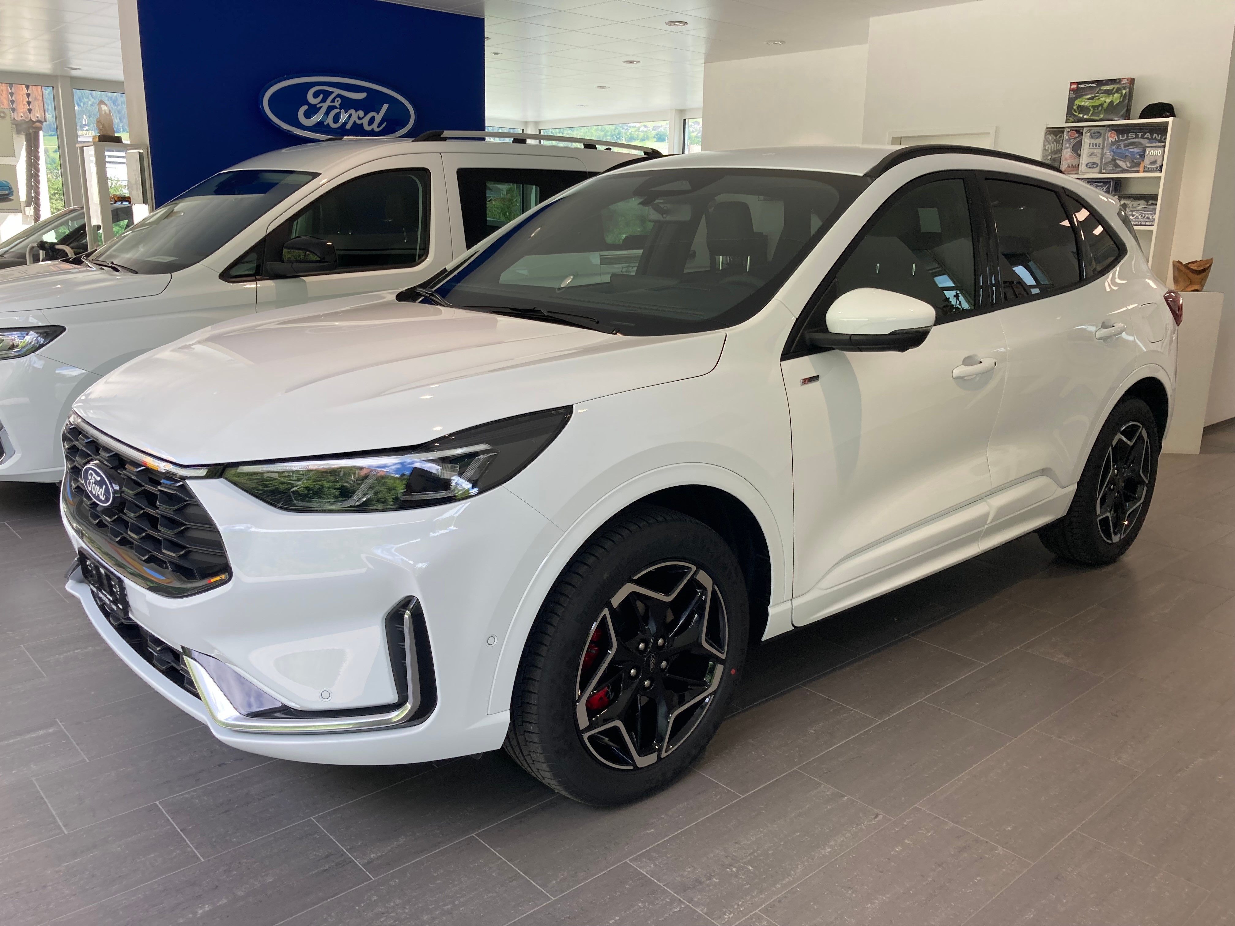 FORD Kuga 2.5 FHEV ST-Line X 4WD