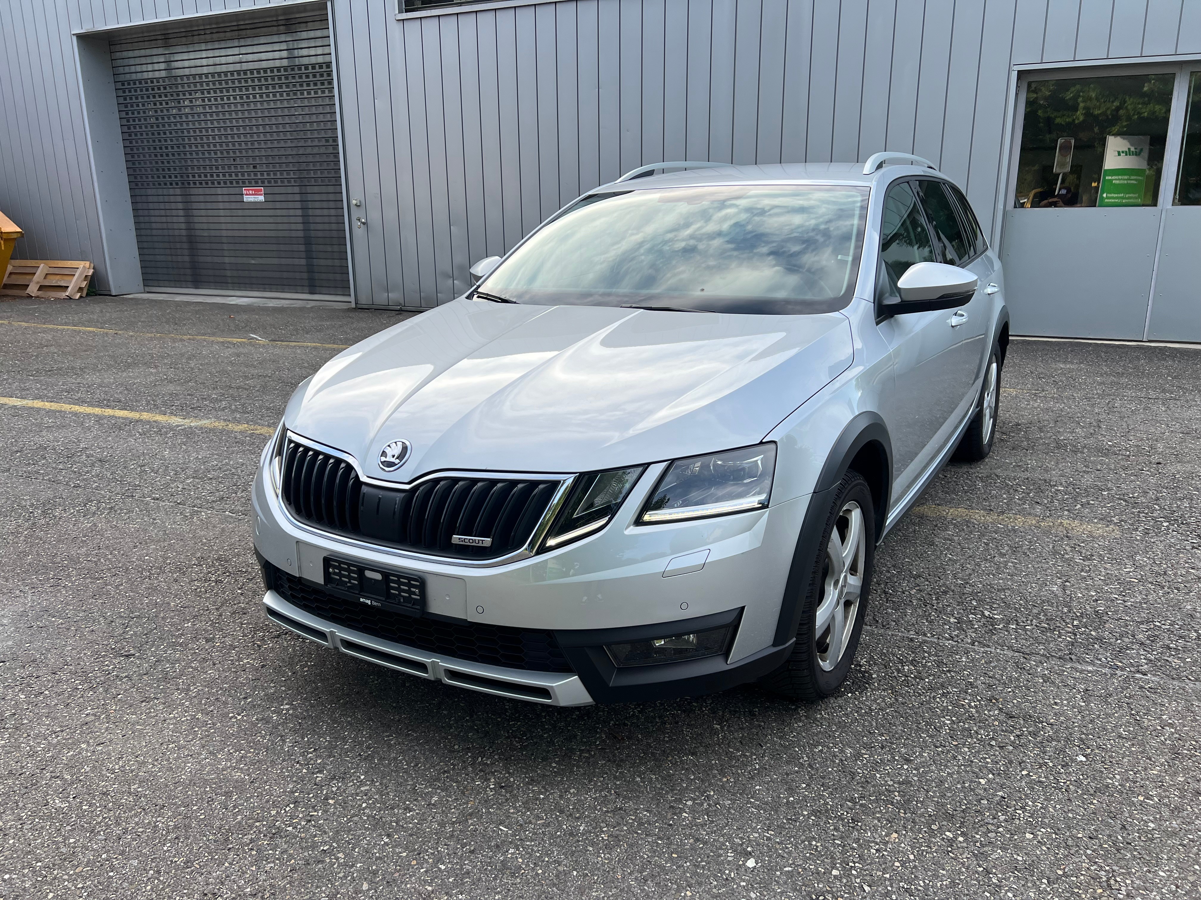 SKODA Octavia Combi 2.0 TDI Scout 4x4 DSG