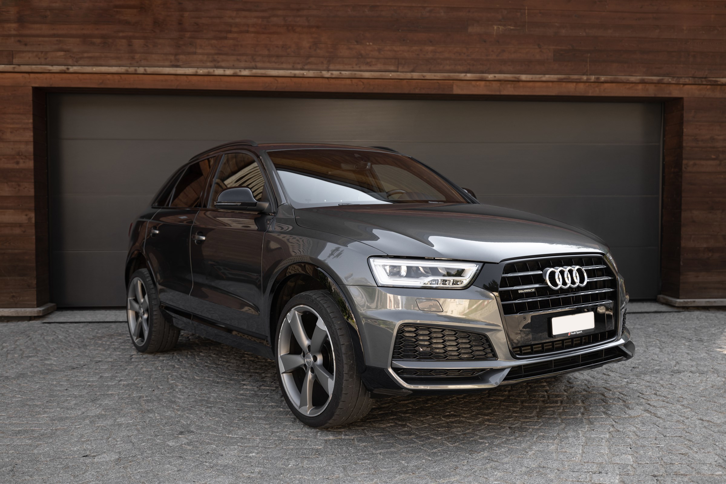 AUDI Q3 2.0 TFSI quattro S-tronic