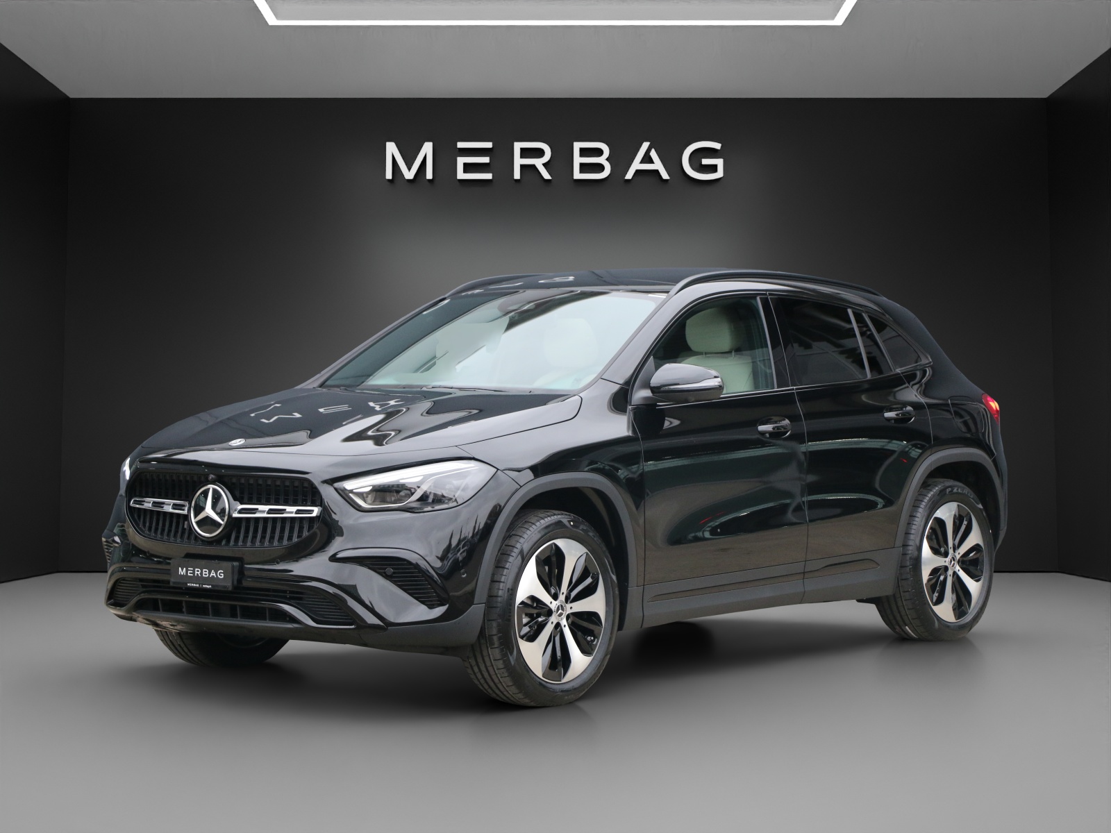 MERCEDES-BENZ GLA 200 Night Star 7G-D