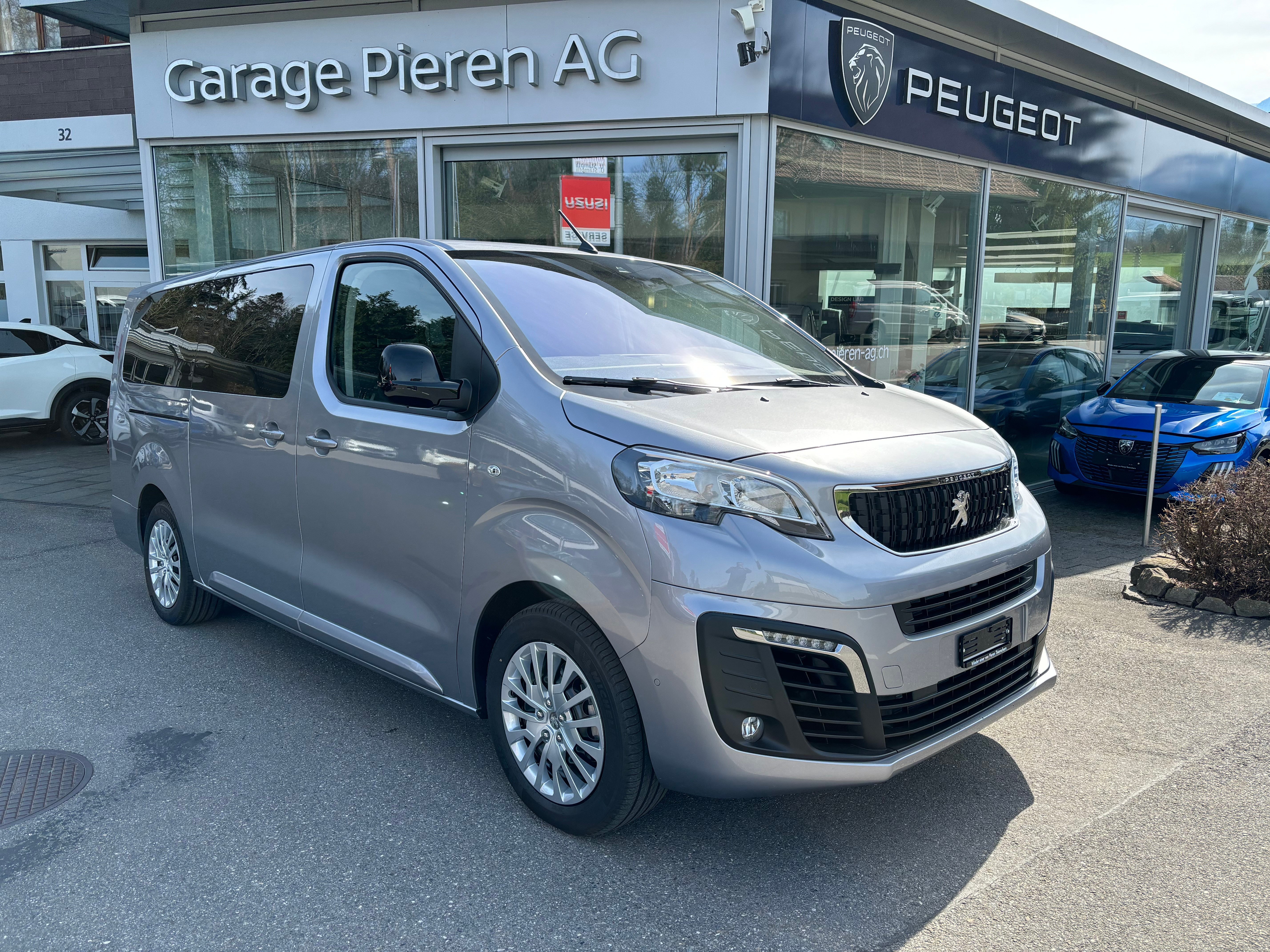 PEUGEOT Traveller Business Long EAT8