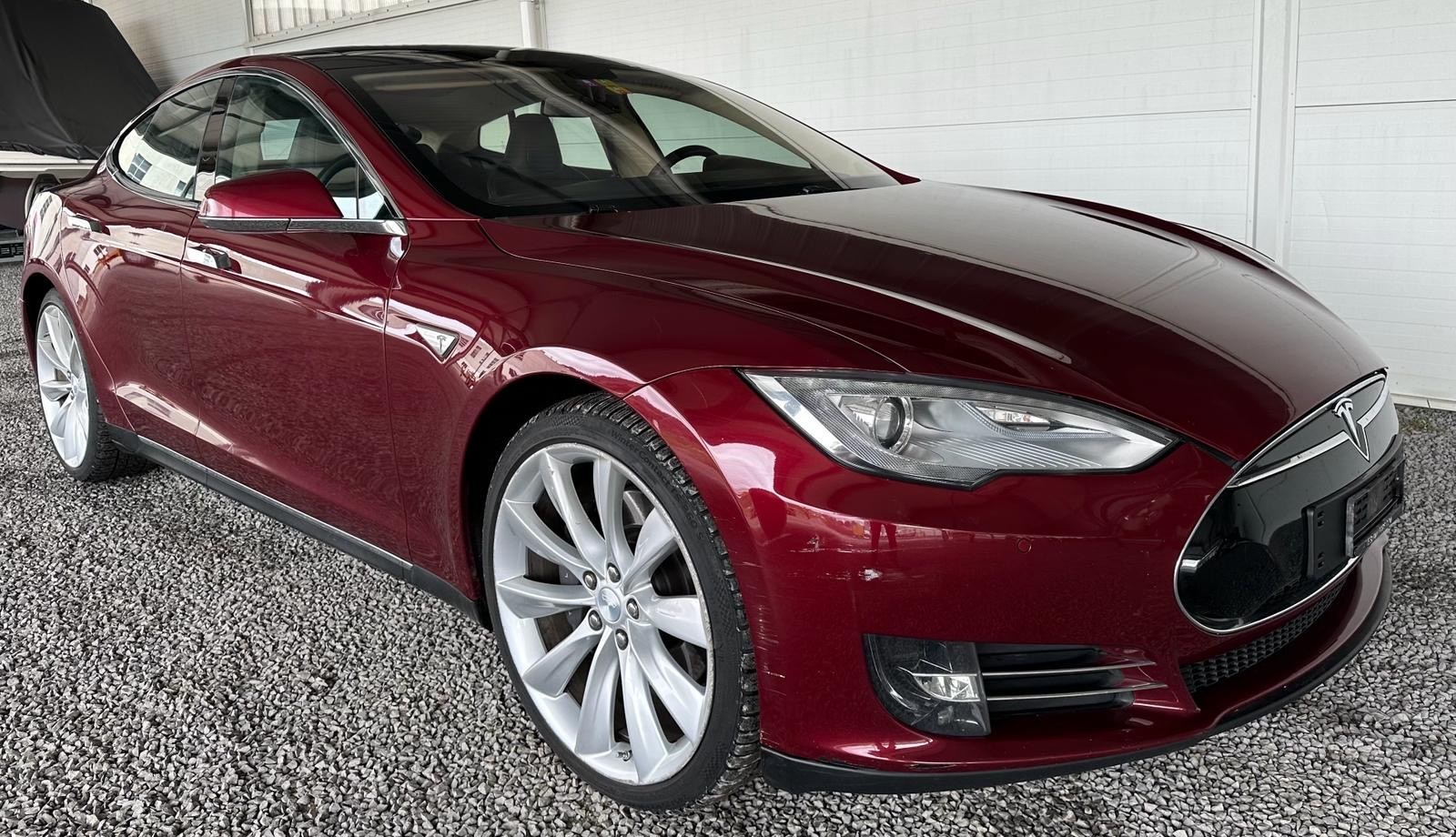 TESLA Model S 85 Performance