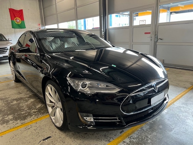 TESLA Model S 85 D Performance 772 PS.