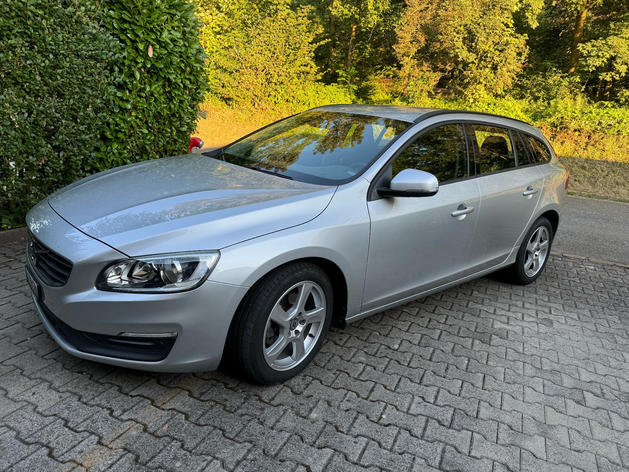 VOLVO V60 KINETIK