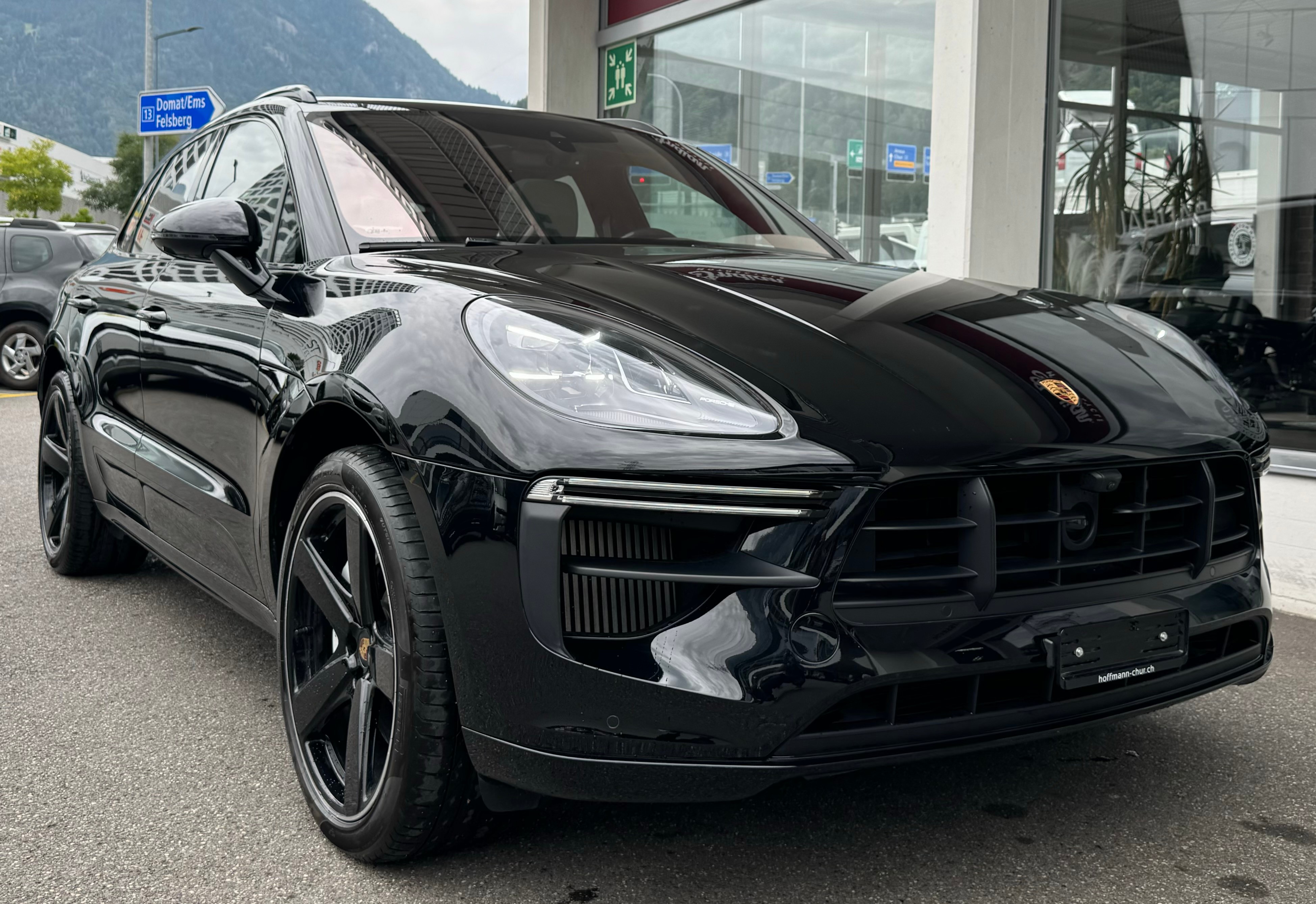 PORSCHE Macan Turbo PDK Sport Design