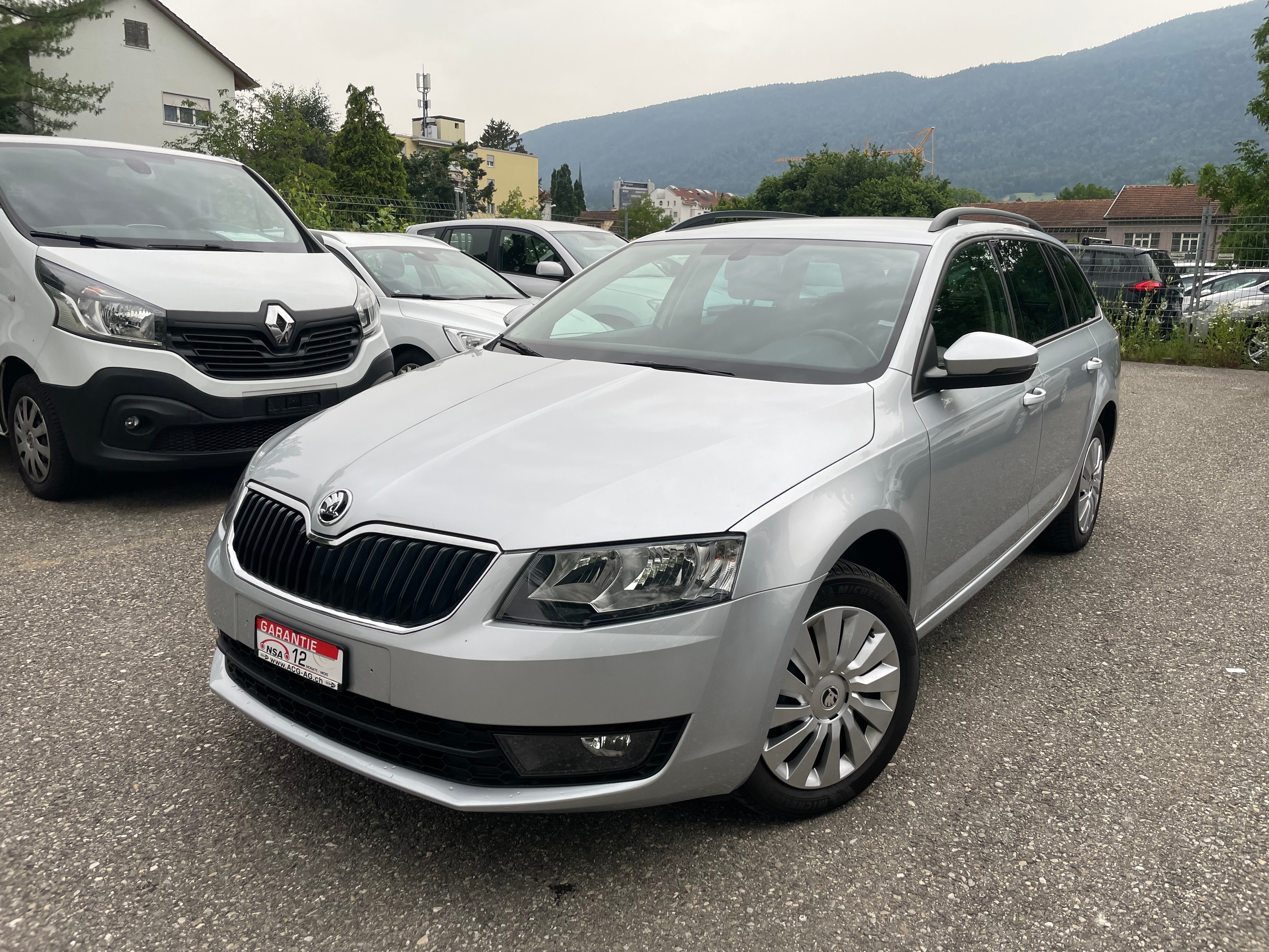 SKODA Octavia Combi 2.0 TDI Ambition 4x4 ** Gr. Navi ** Klima-auto ** PDC H ** Tempomat ** Frisch Ab MFK