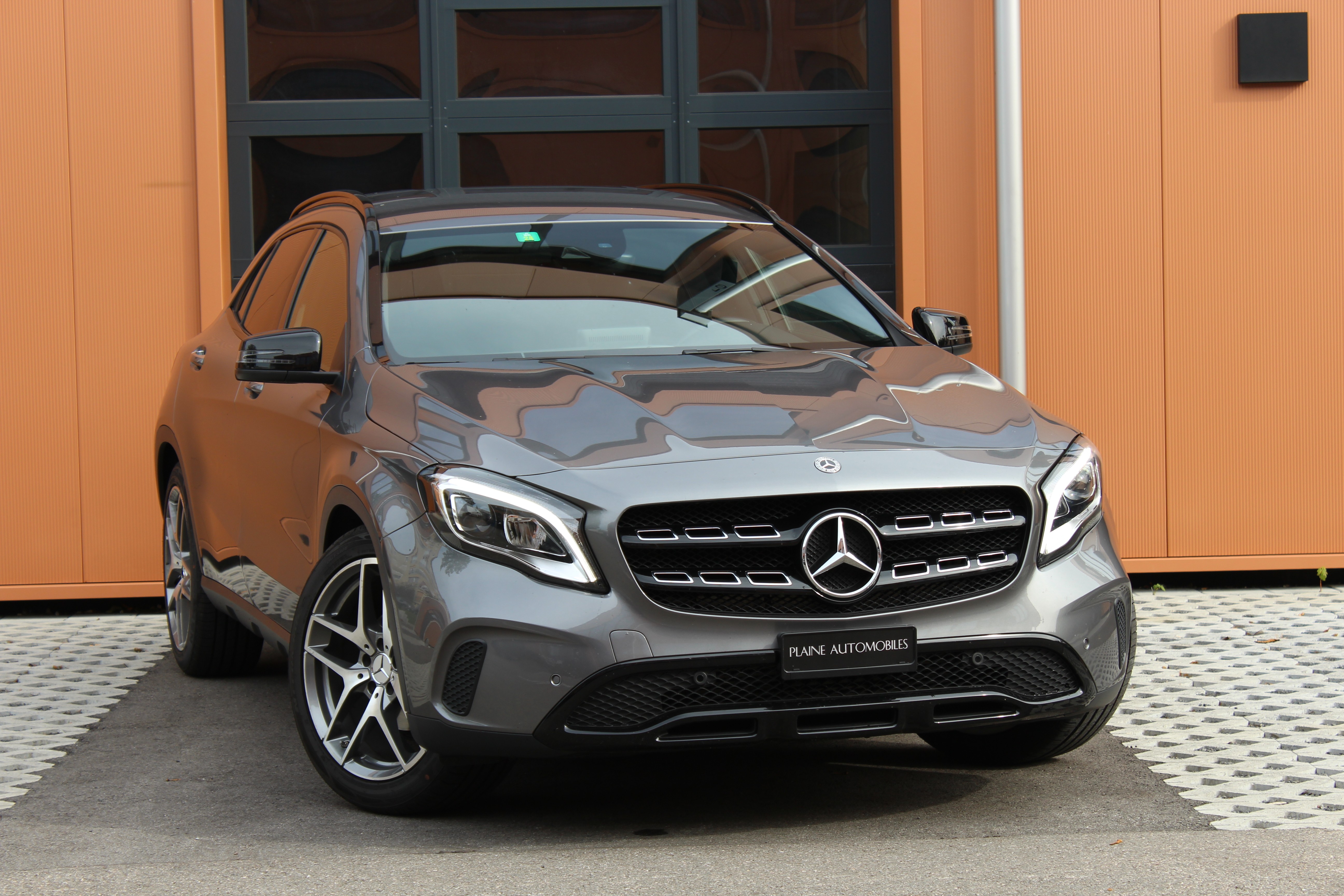 MERCEDES-BENZ GLA 200 Night Star 7G-DCT