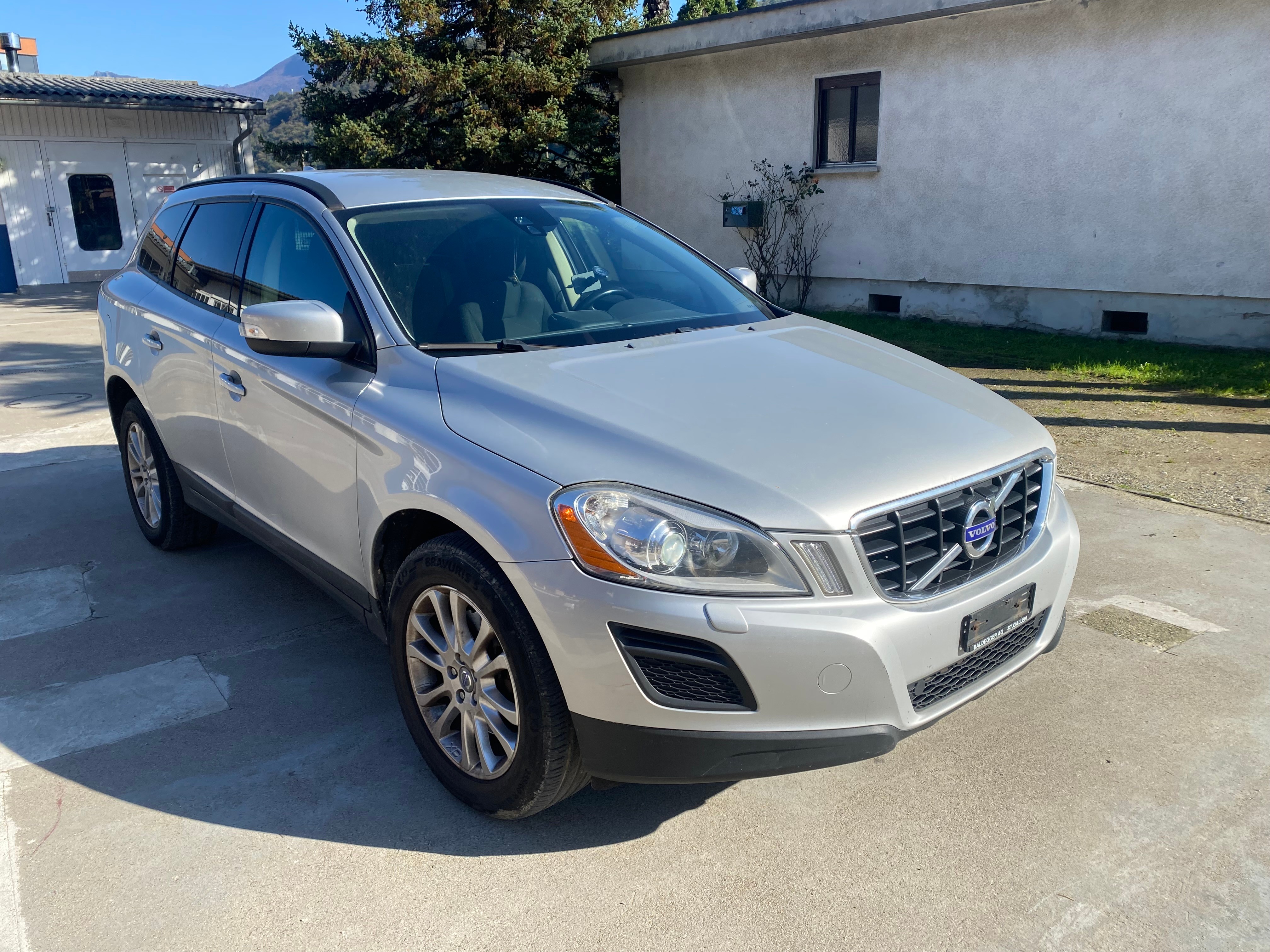 VOLVO XC60 2.0T Summum Powershift