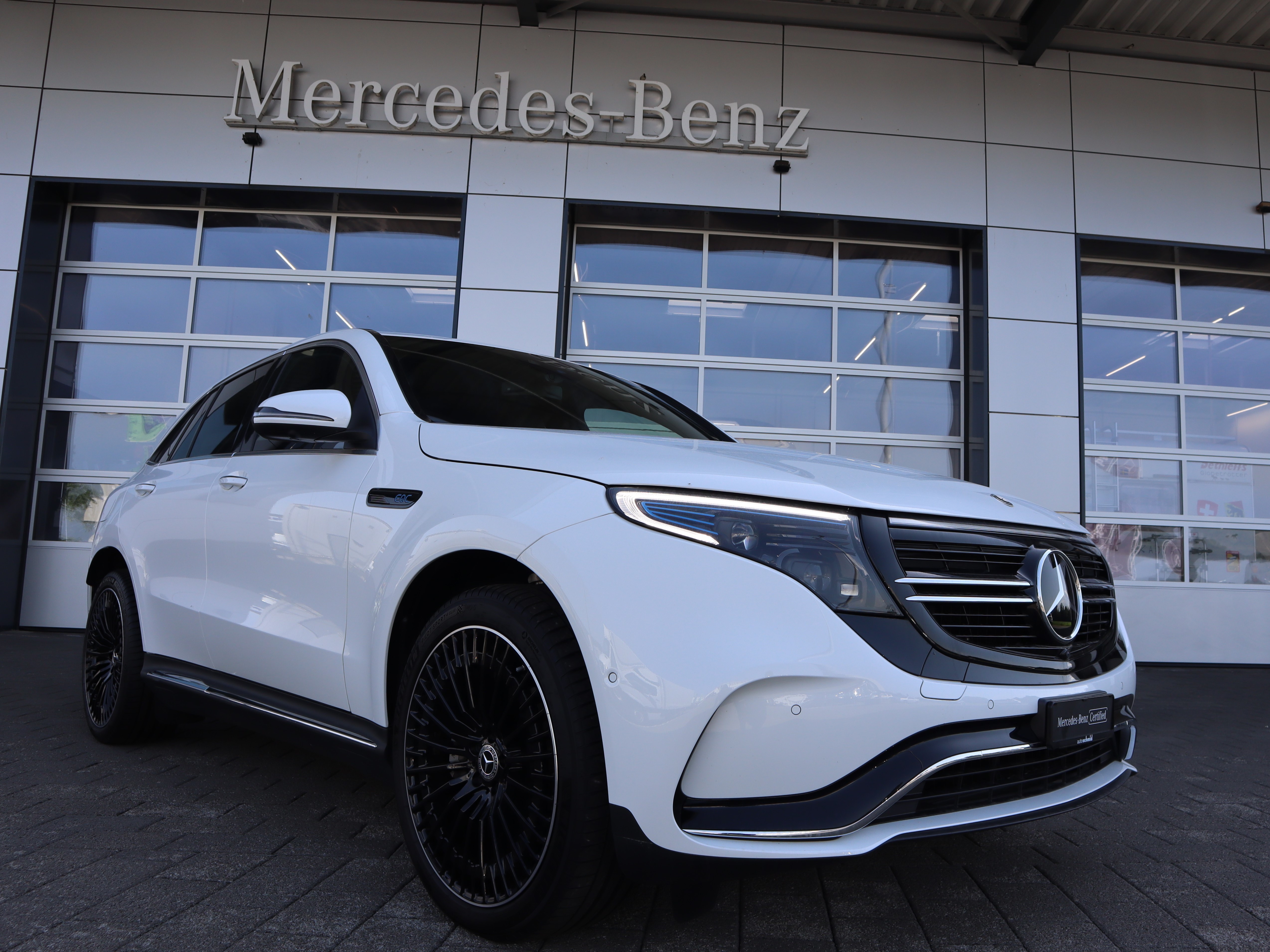 MERCEDES-BENZ EQC 400 AMG Line 4Matic