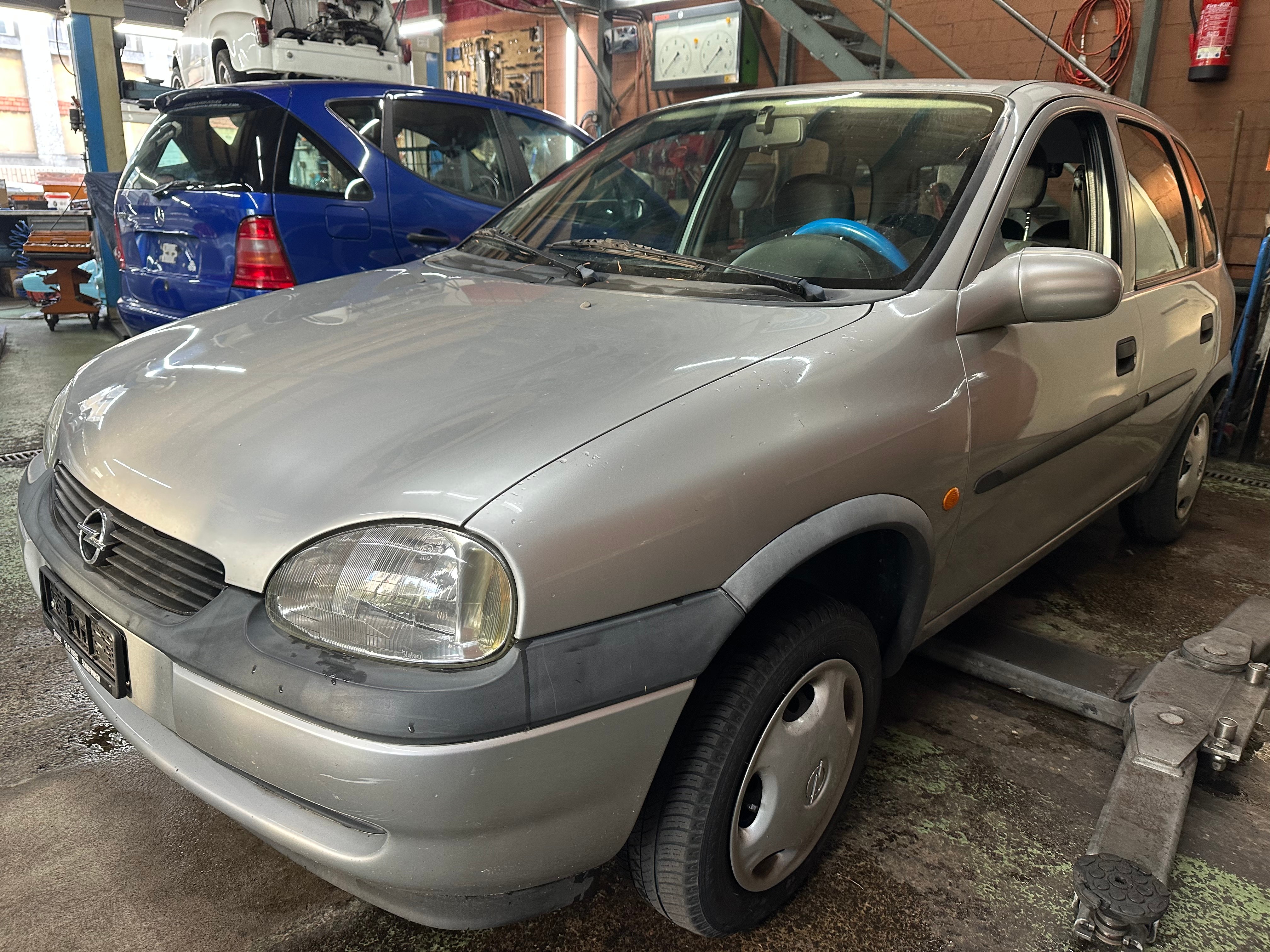 OPEL Corsa 1.2 16V Edition 100