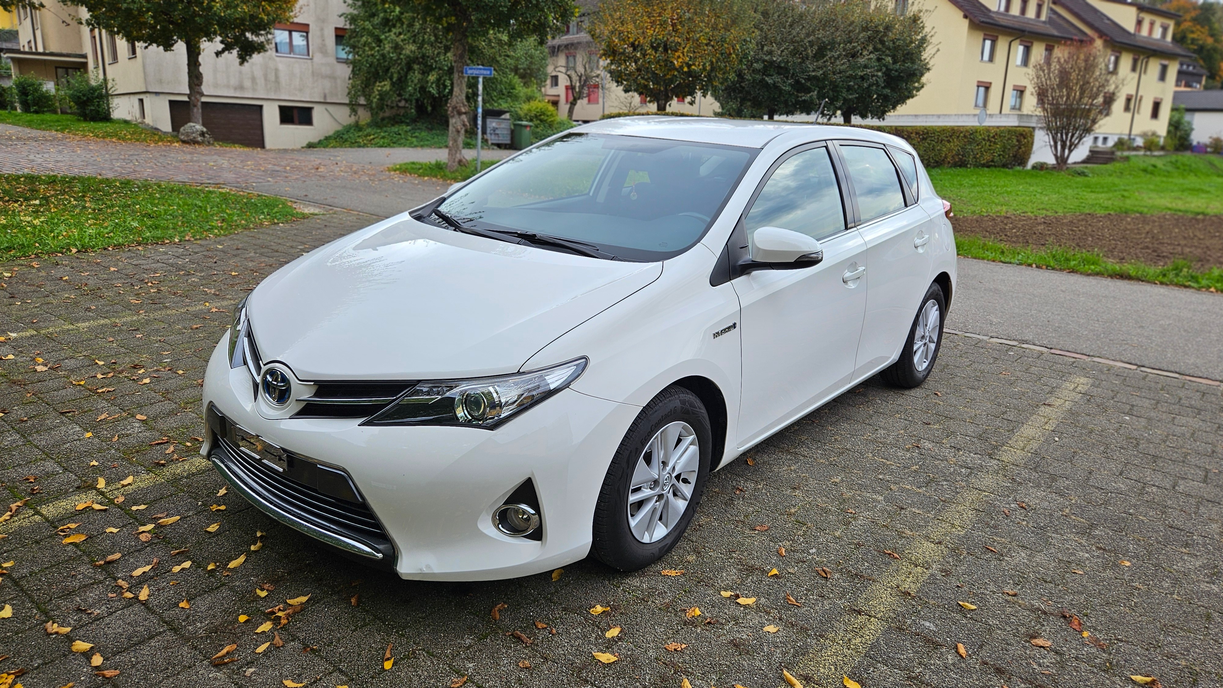 TOYOTA Auris 1.8 16V HSD Linea Luna