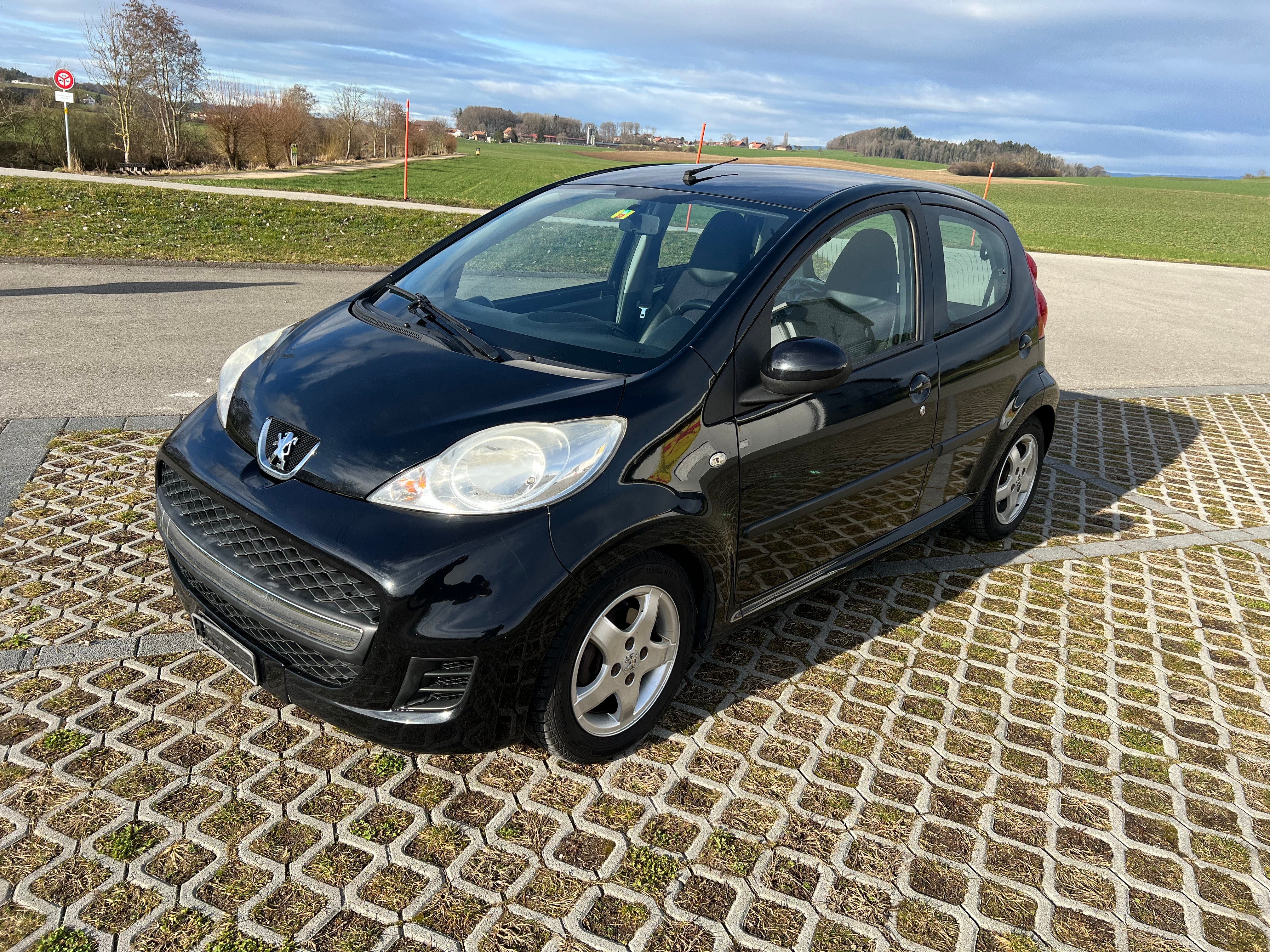 PEUGEOT 107 1.0 Black&Silver