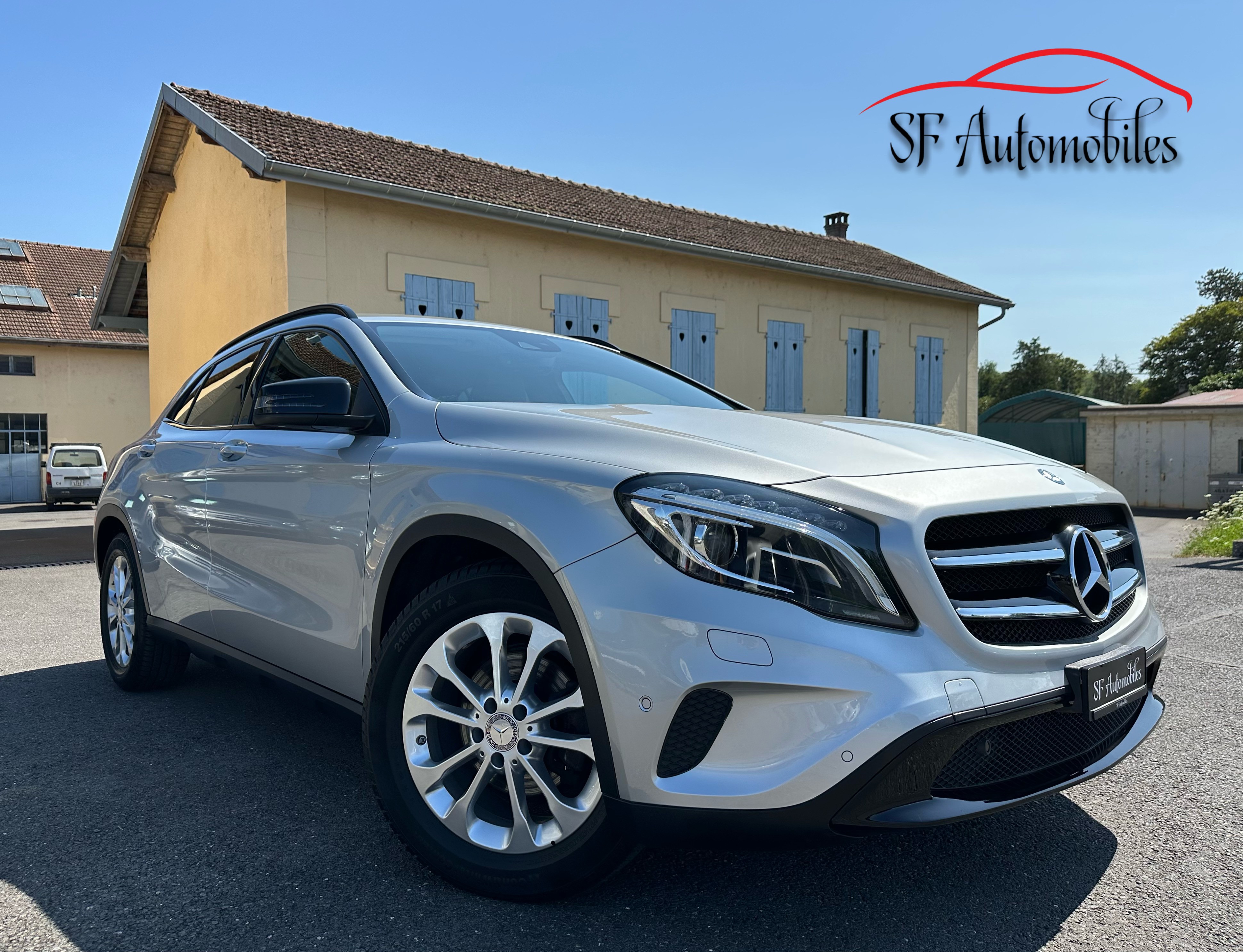 MERCEDES-BENZ GLA 200 Night Star 7G-DCT