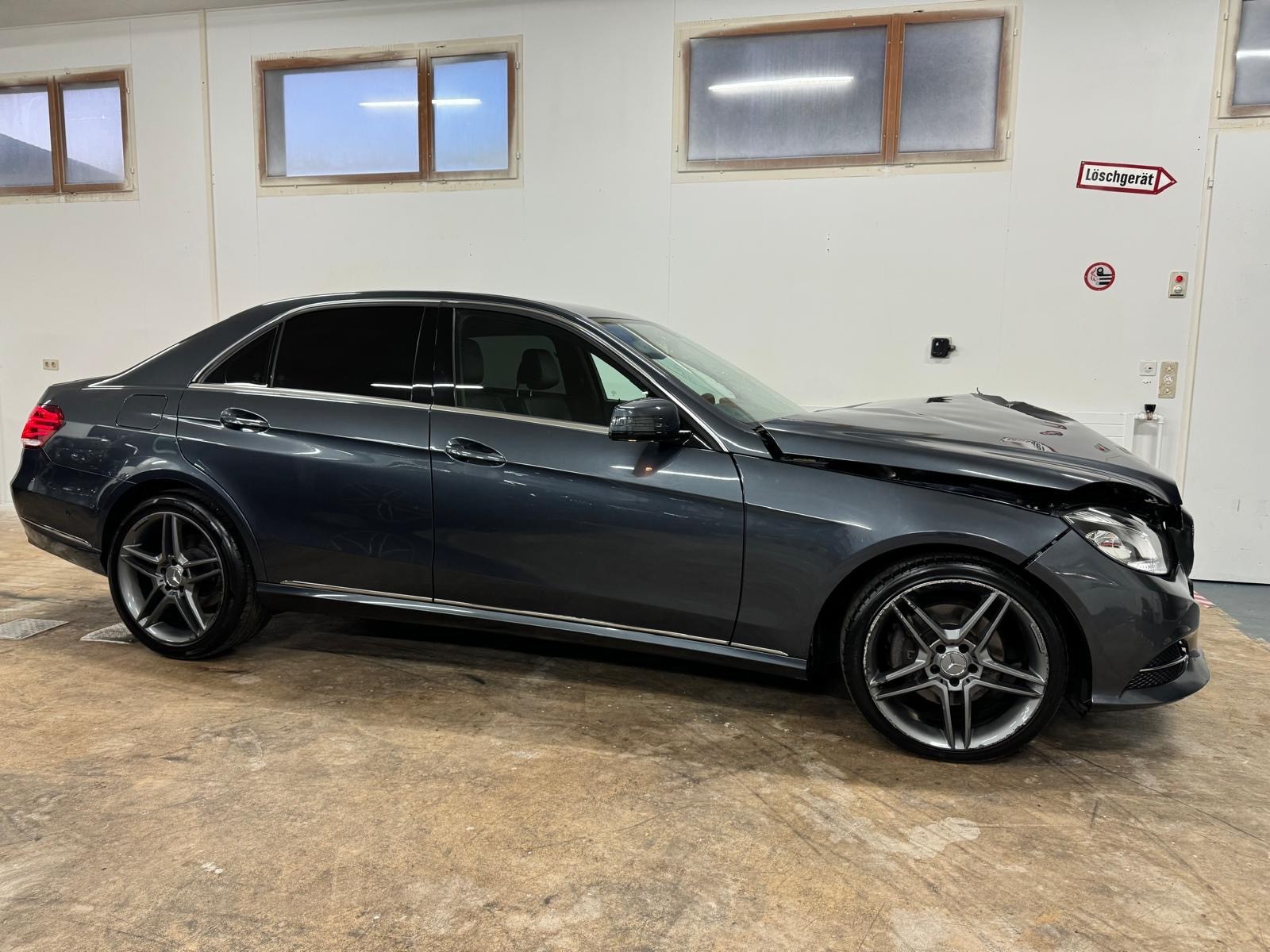 MERCEDES-BENZ E 220 BlueTEC Avantgarde 4Matic 7G-Tronic