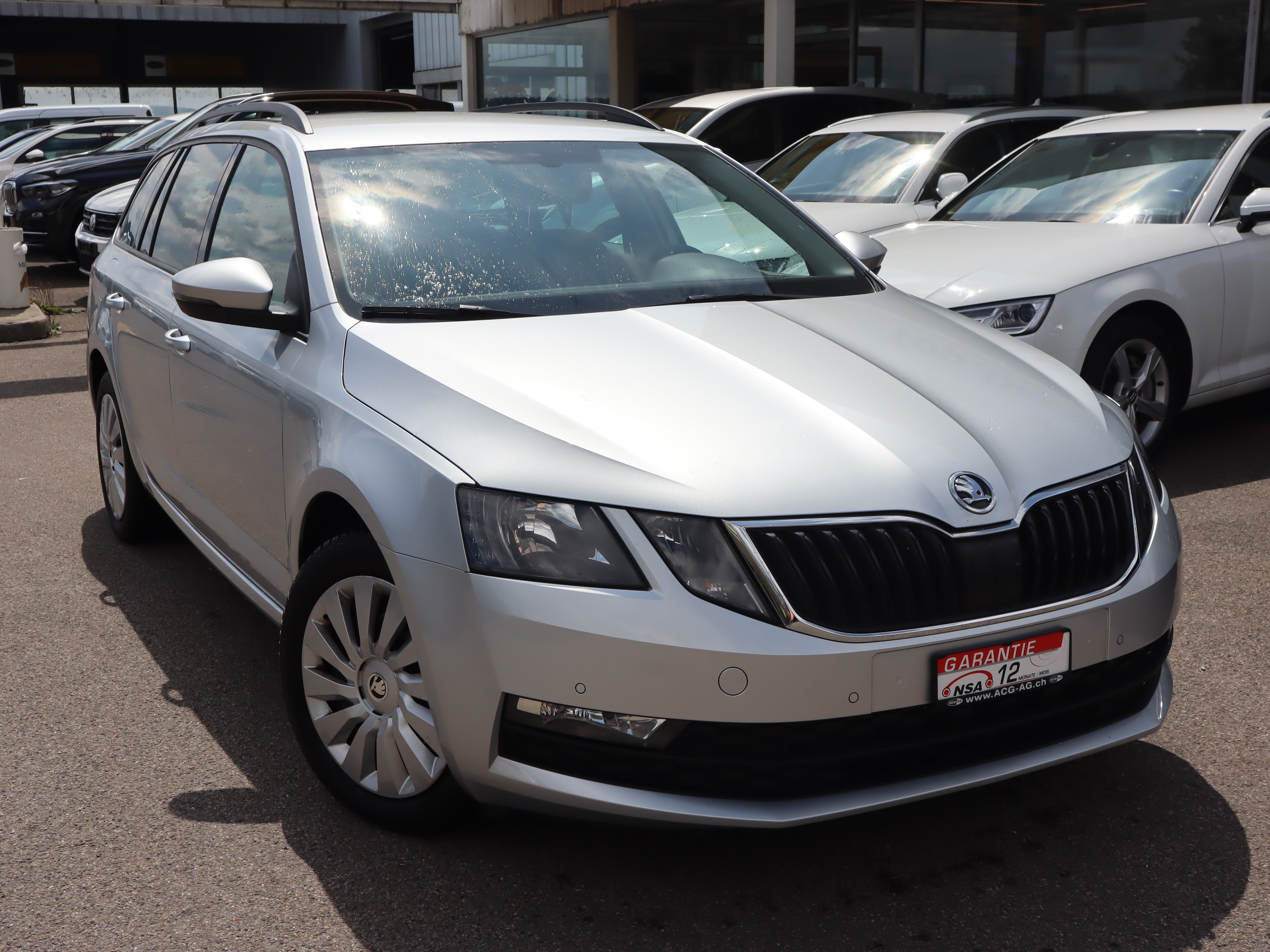 SKODA Octavia Combi 1.6 TDI Ambition DSG ** Navigation ** PDC ** Frisch ab MFK & Service **