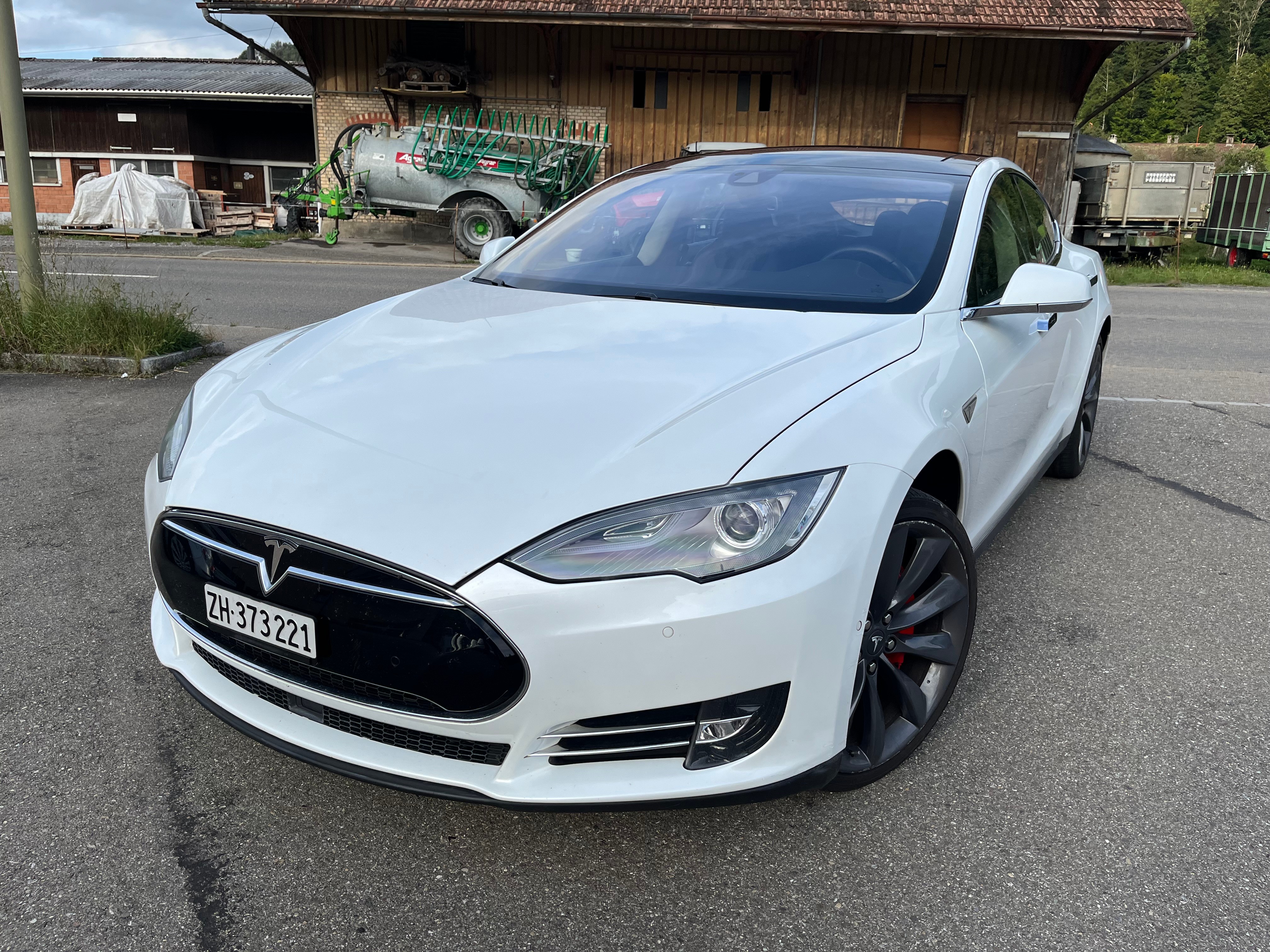 TESLA Model S 85 Performance