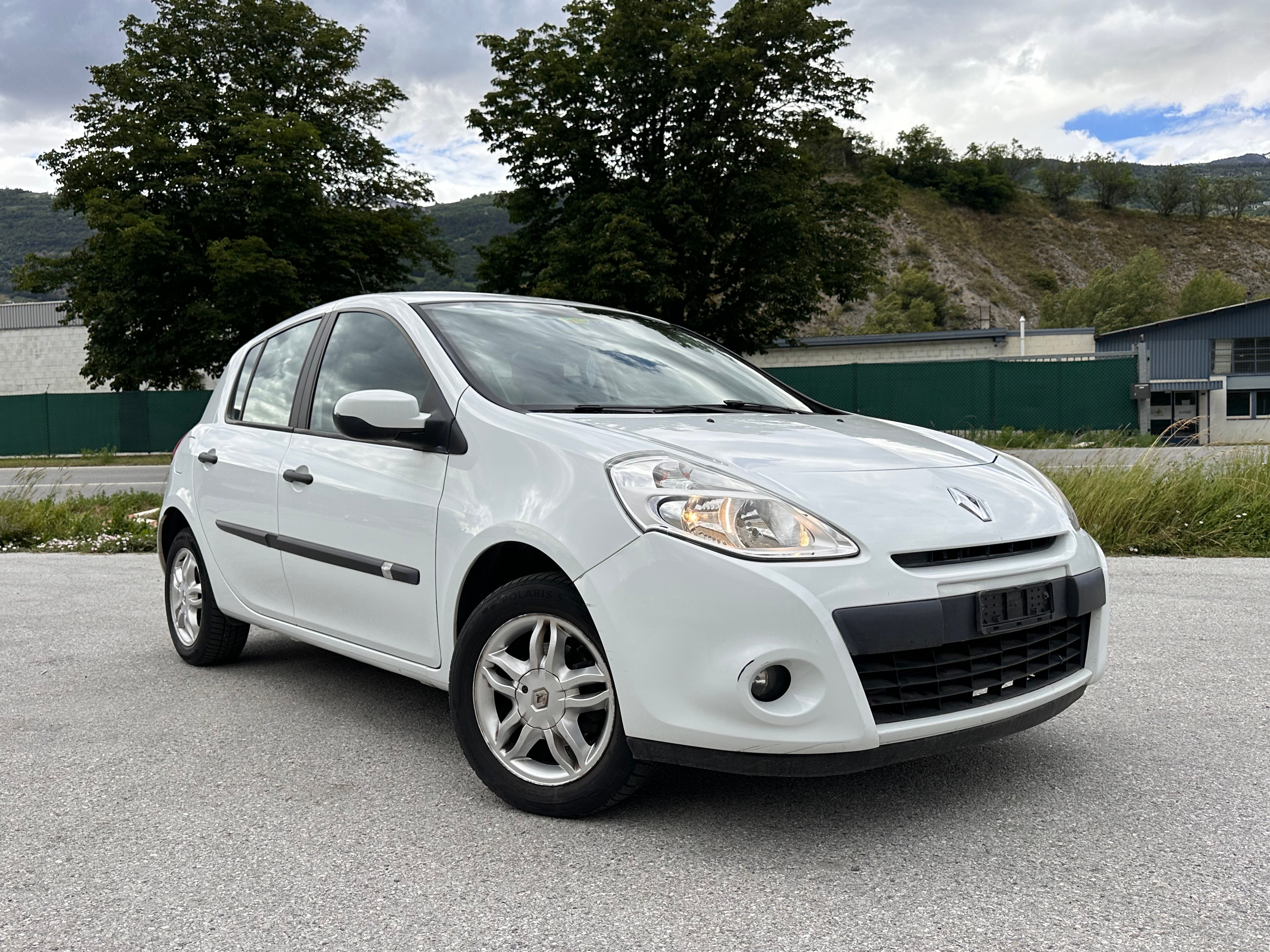 RENAULT Clio 1.2 16V Yahoo