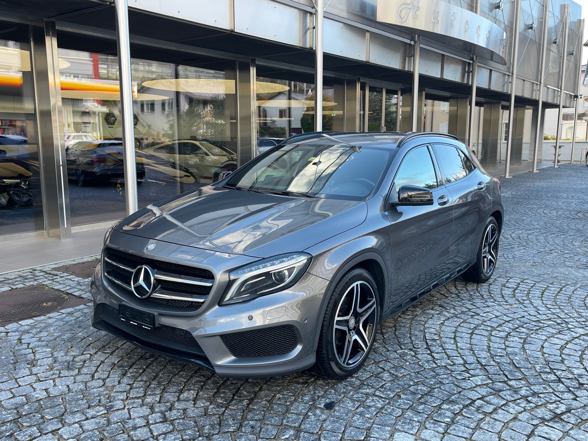 MERCEDES-BENZ GLA 200 AMG Line