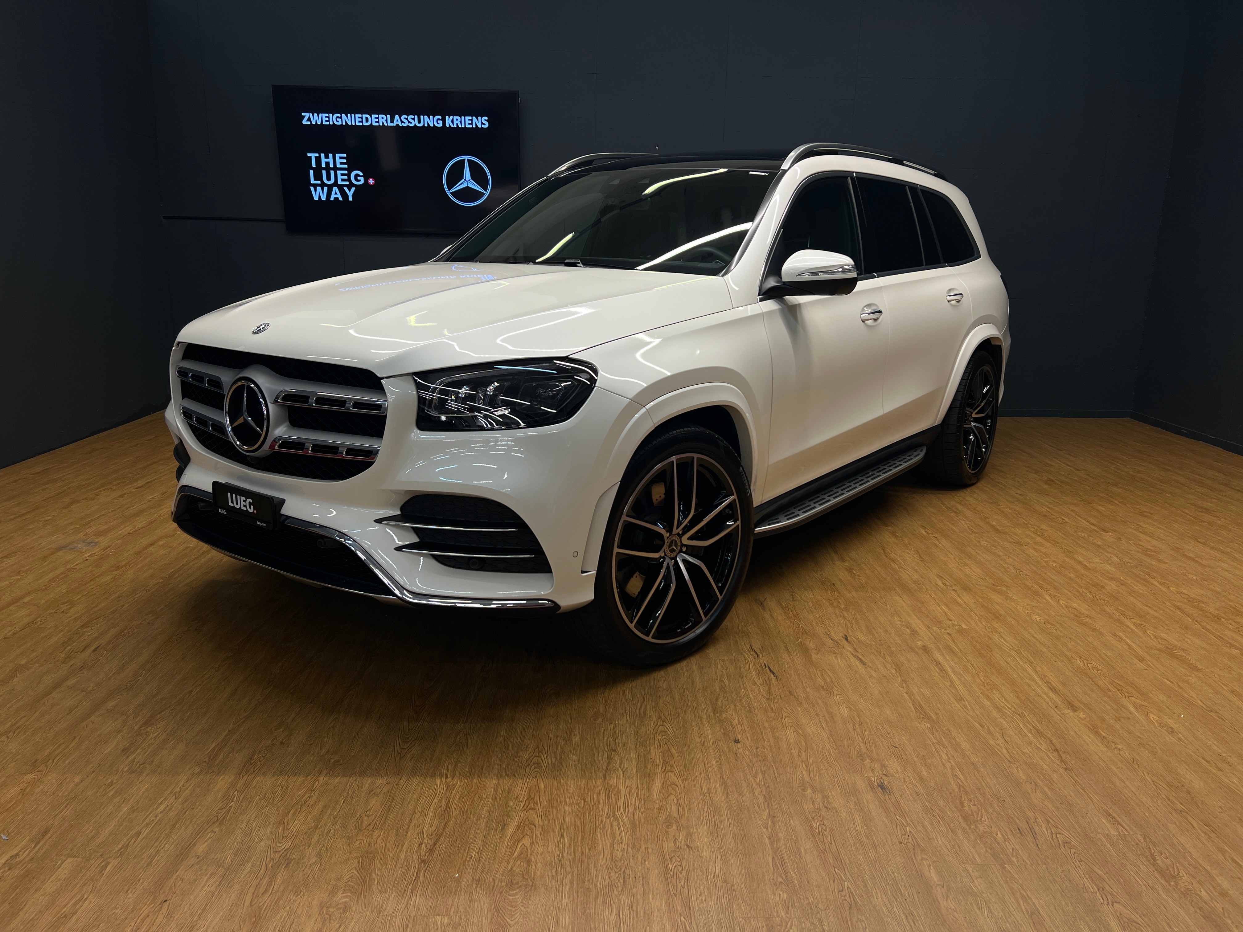 MERCEDES-BENZ GLS 400 d 4M - AMG - DISTRONIC / Head-Up Display / 360 Grad Kamera / Panorama-Dach