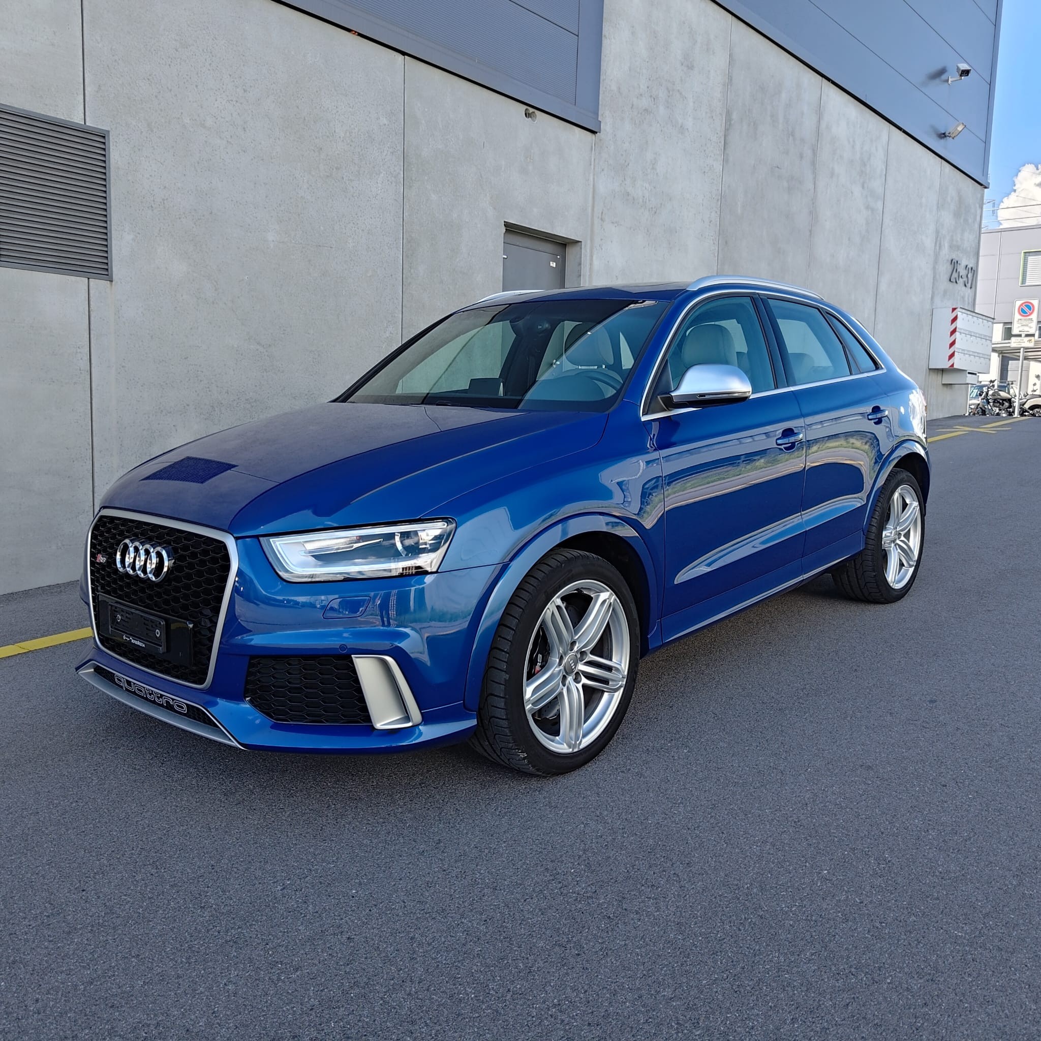 AUDI RS Q3 2.5 TFSI quattro S-tronic (30)