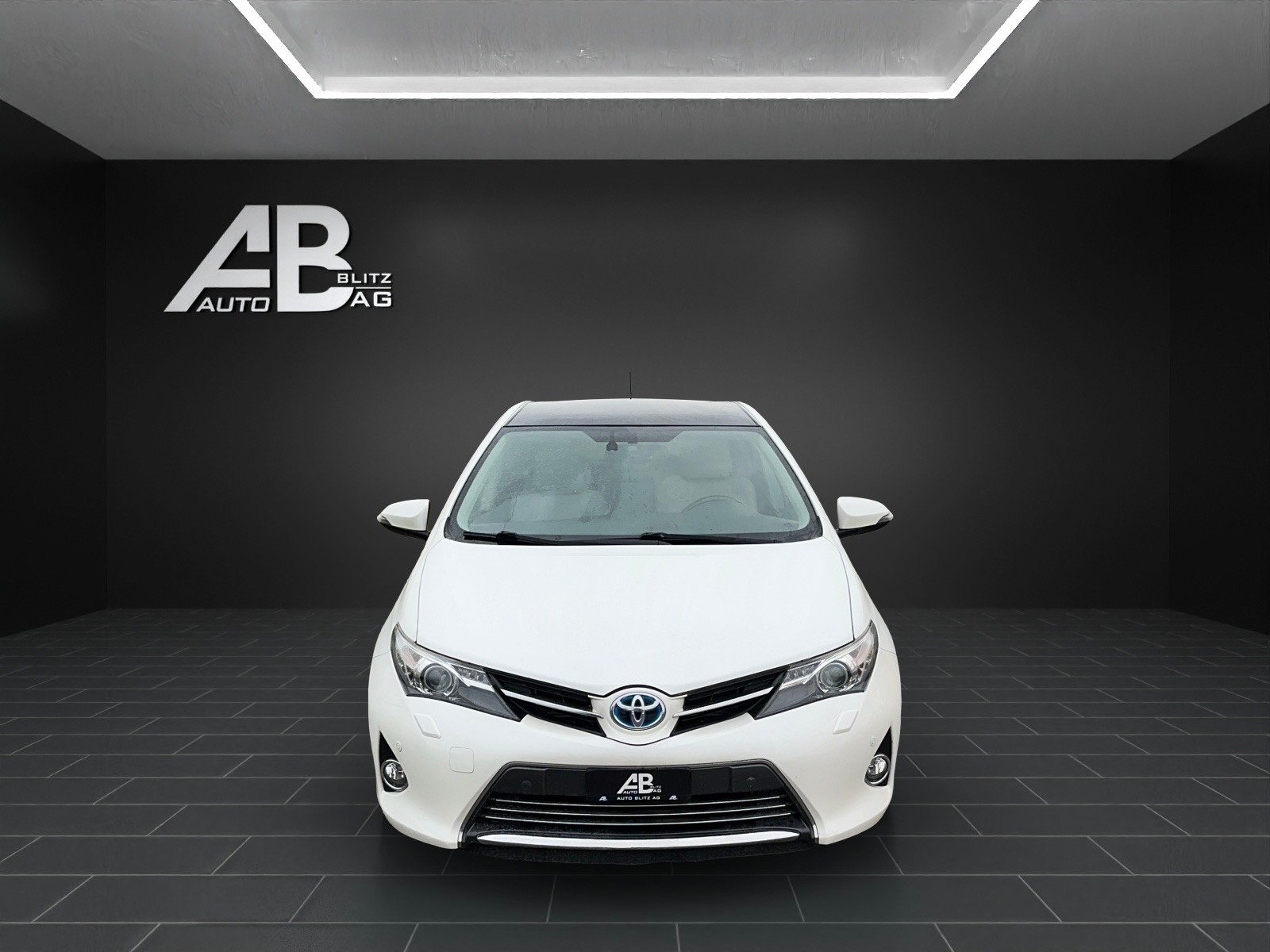 TOYOTA Auris 1.8 16V HSD Linea Sol