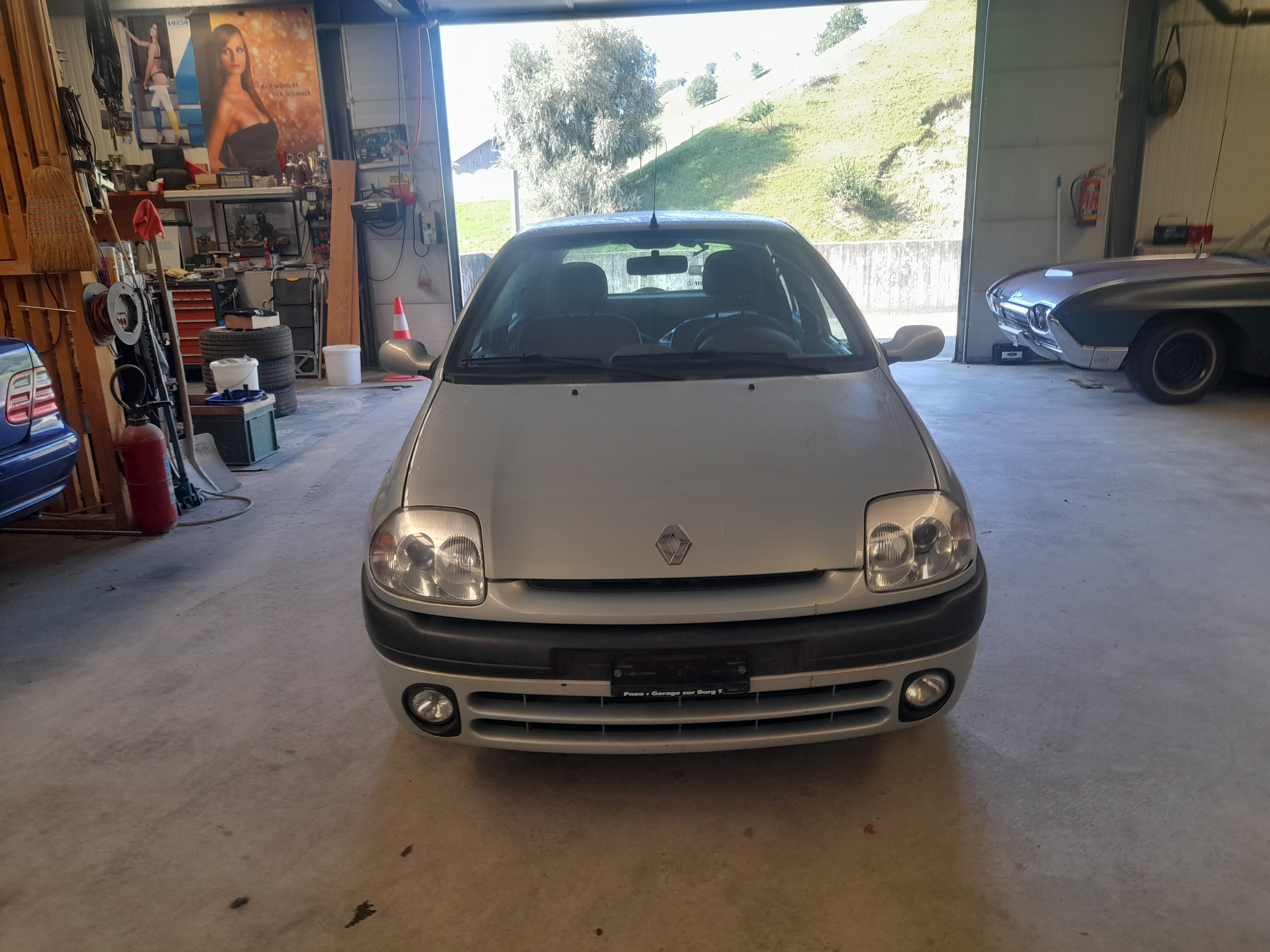 RENAULT Clio 1.4-16 Initiale (Advantage) Automatic