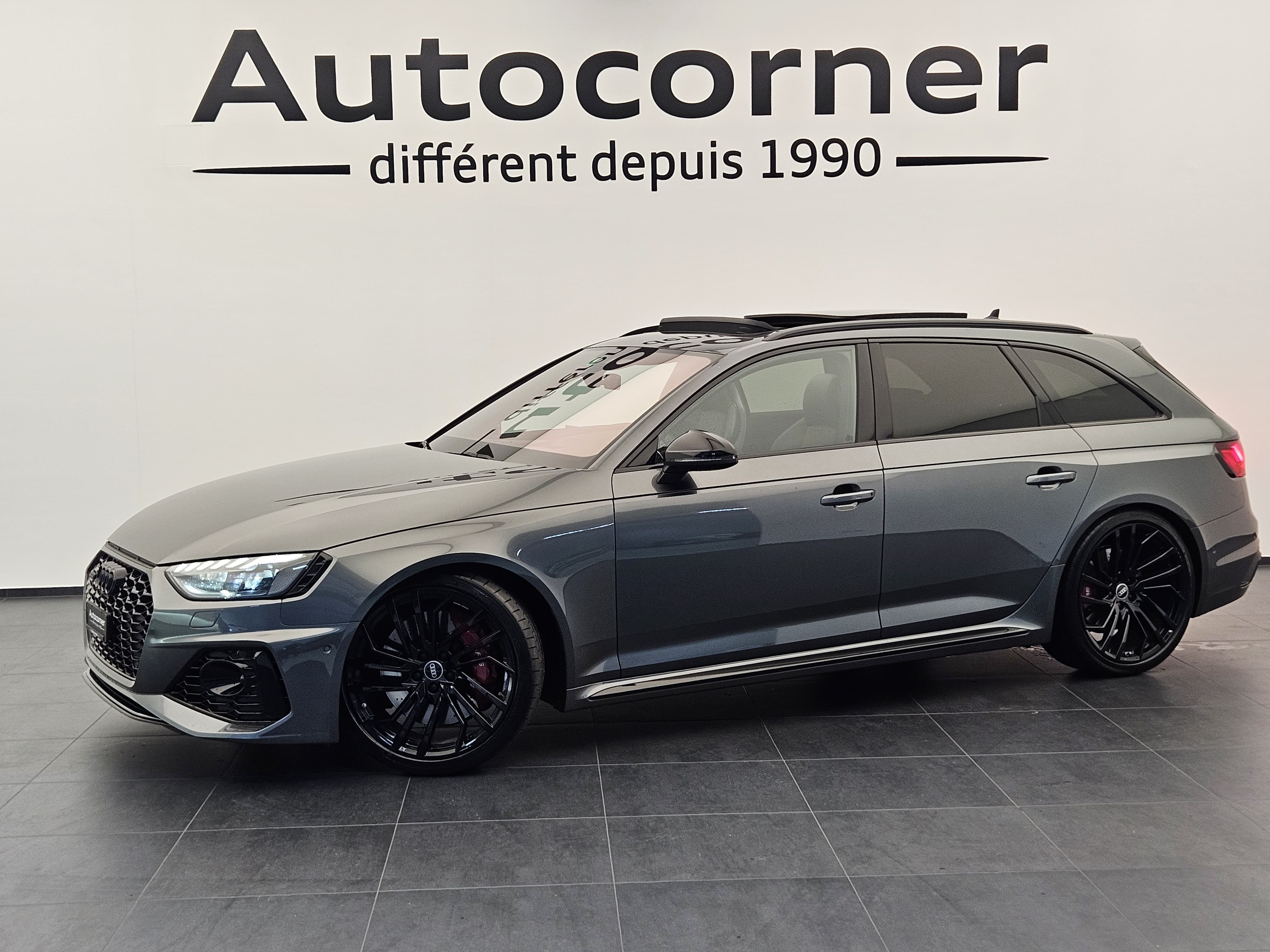 AUDI RS4 Avant quattro tiptronic