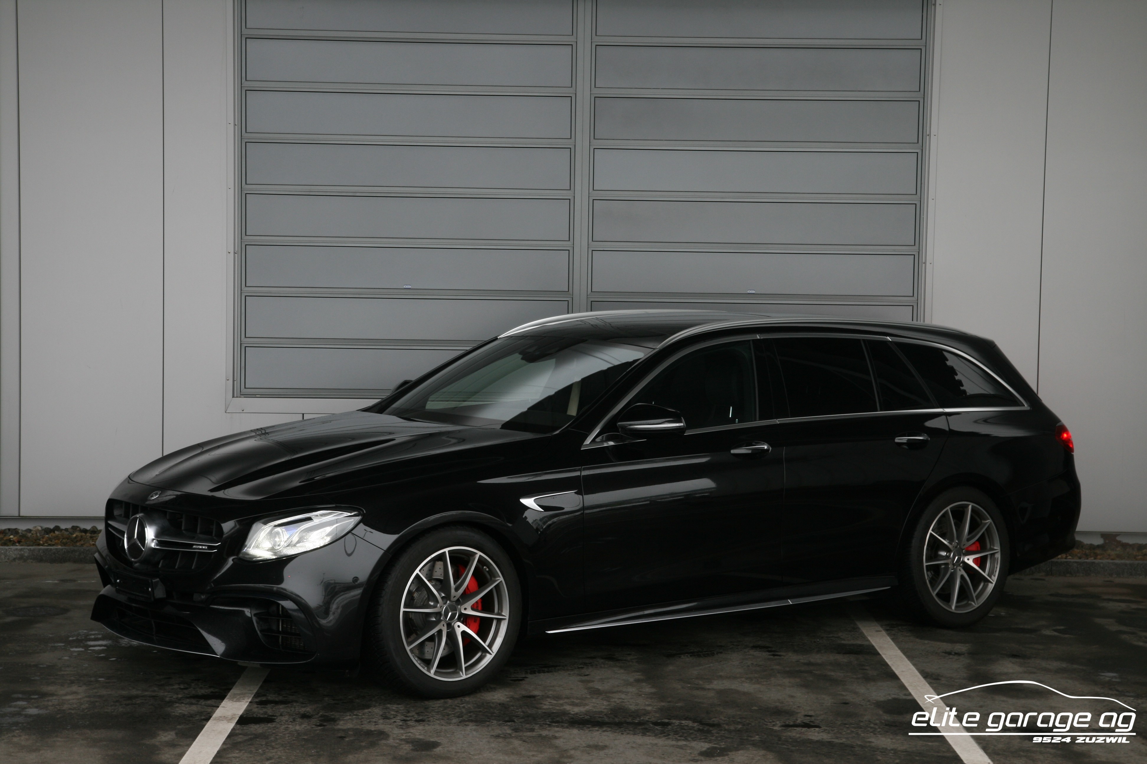 MERCEDES-BENZ E 63 AMG S 4Matic 9G-Tronic AKRAPOVIC