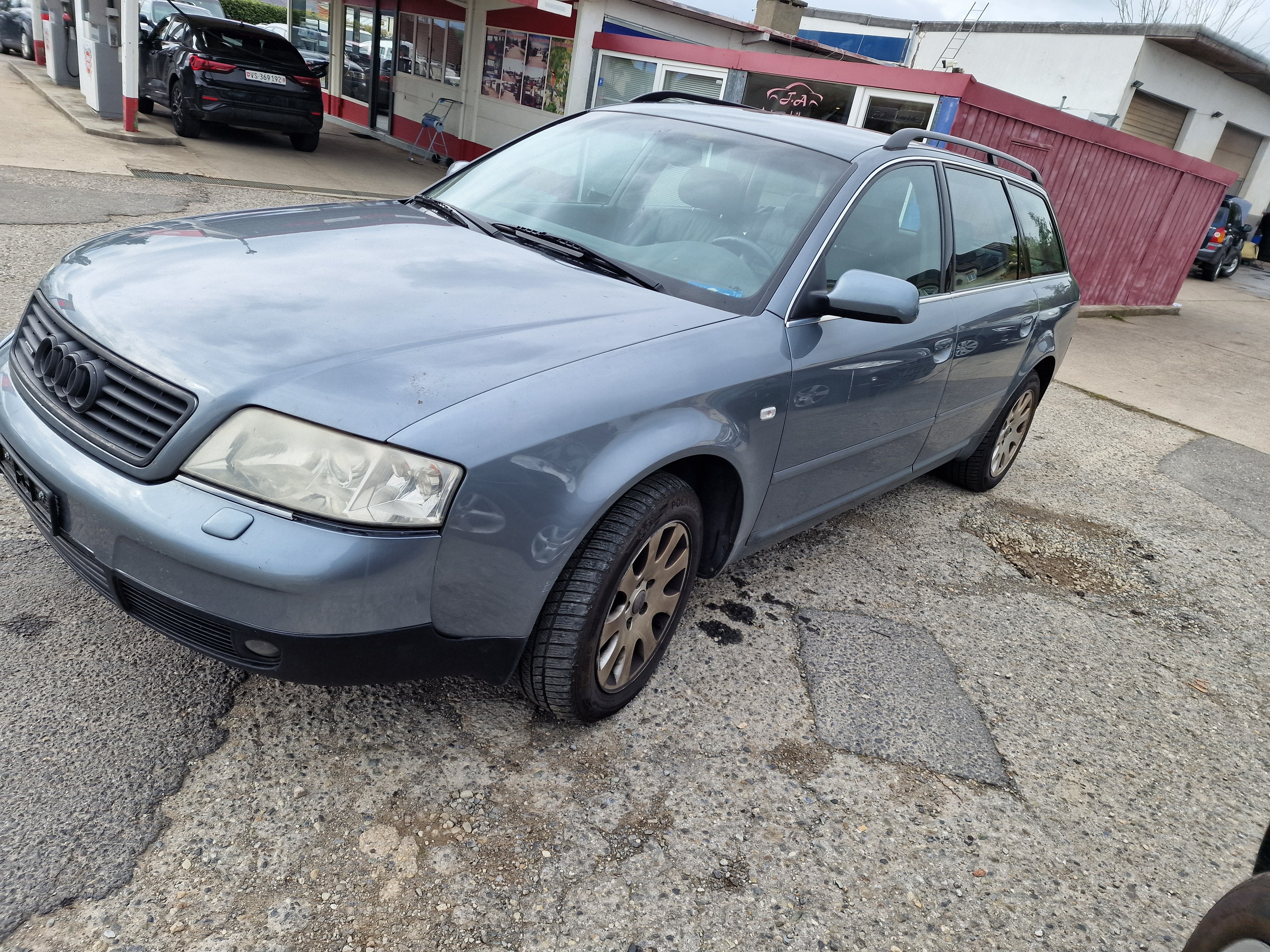 AUDI A6 Avant 2.4 quattro Advance