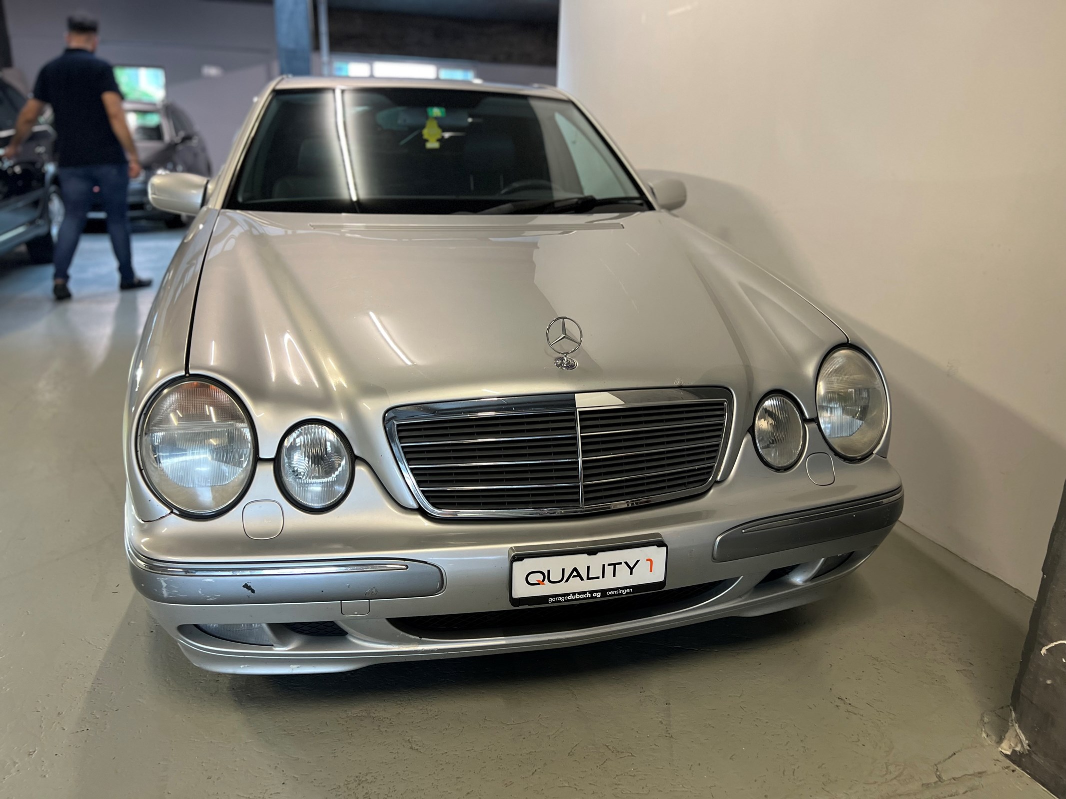 MERCEDES-BENZ E 320