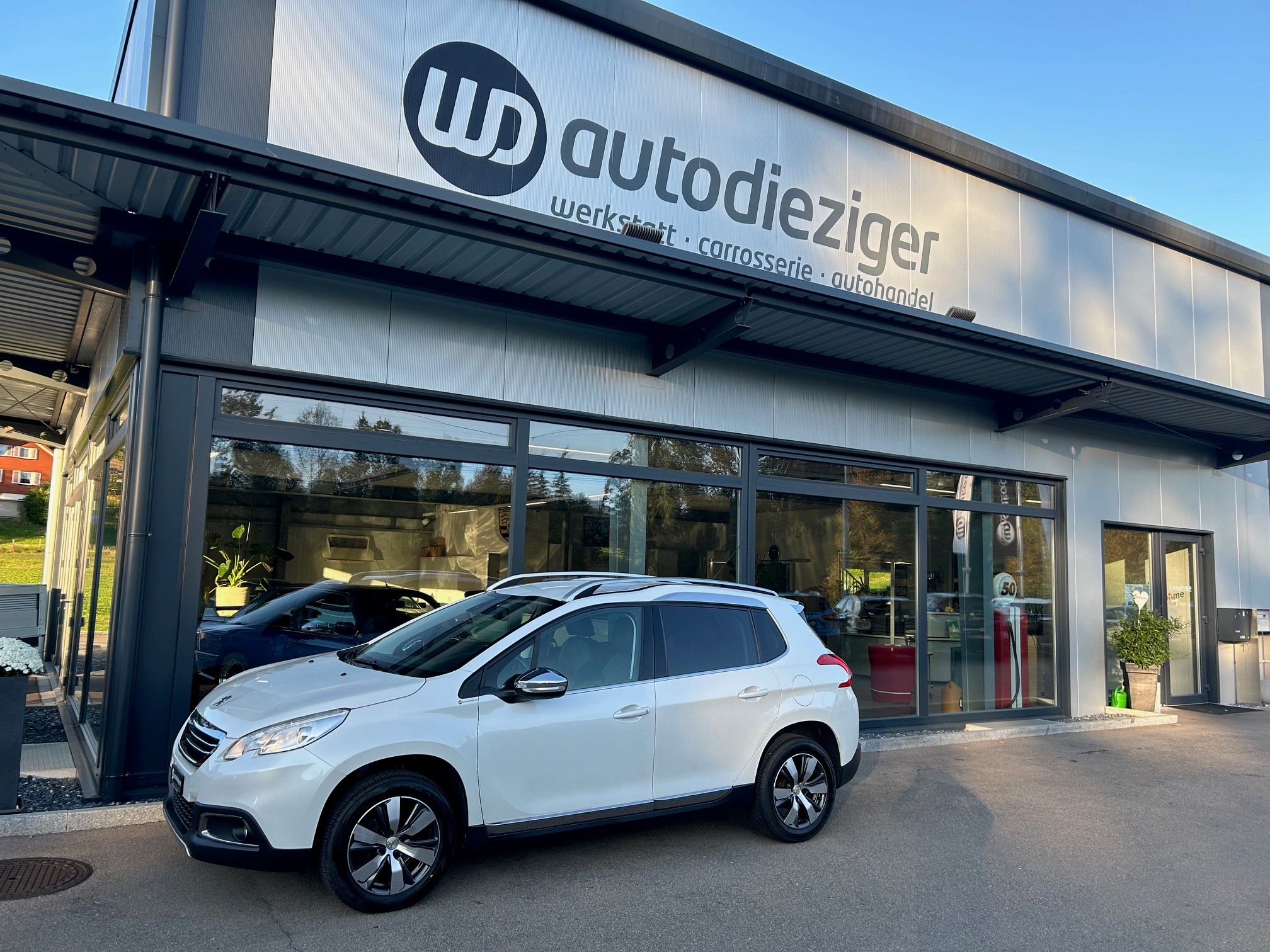 PEUGEOT 2008 1.2 PureTech Allure