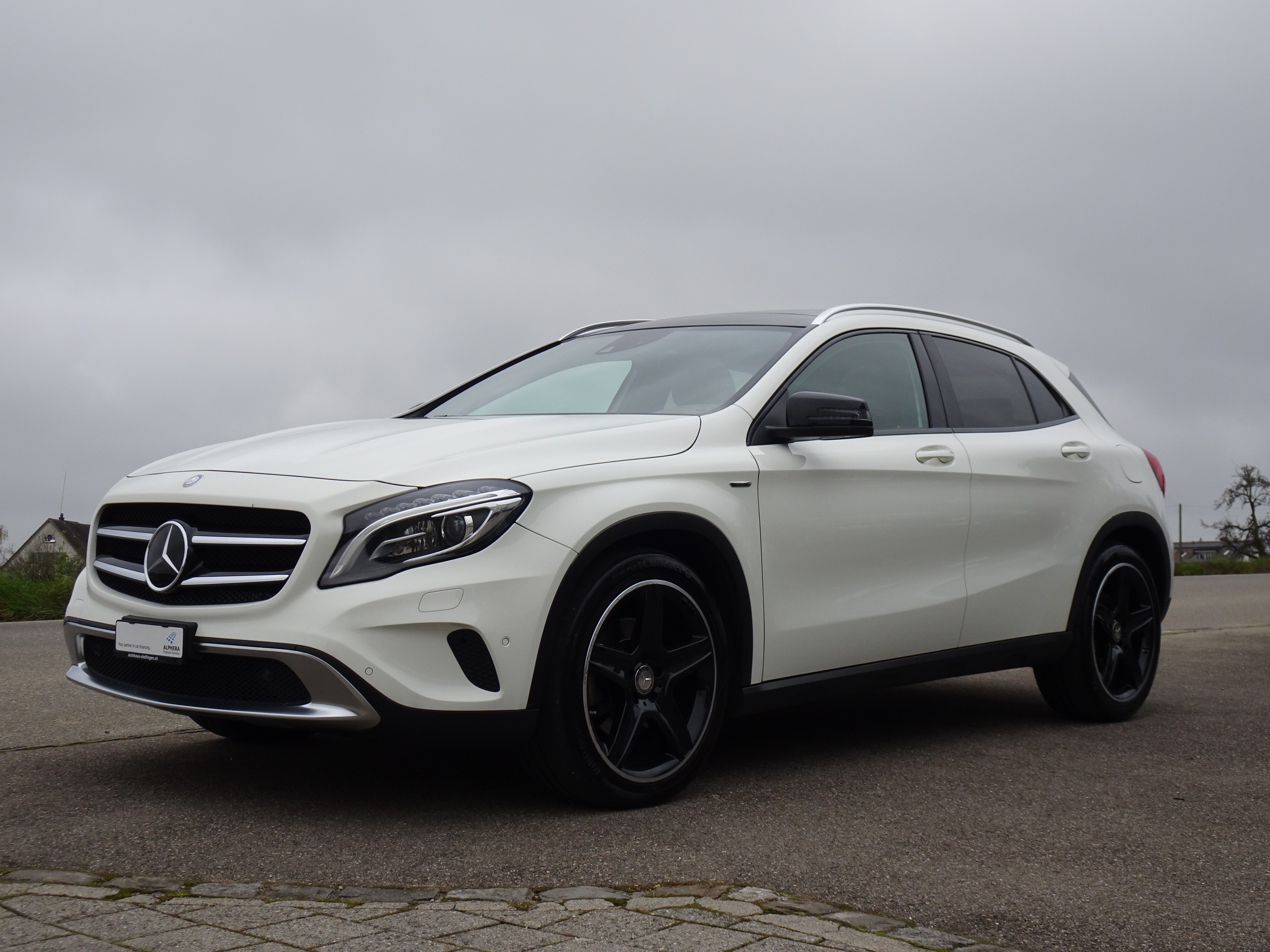 MERCEDES-BENZ GLA 250 4Matic 7G-DCT