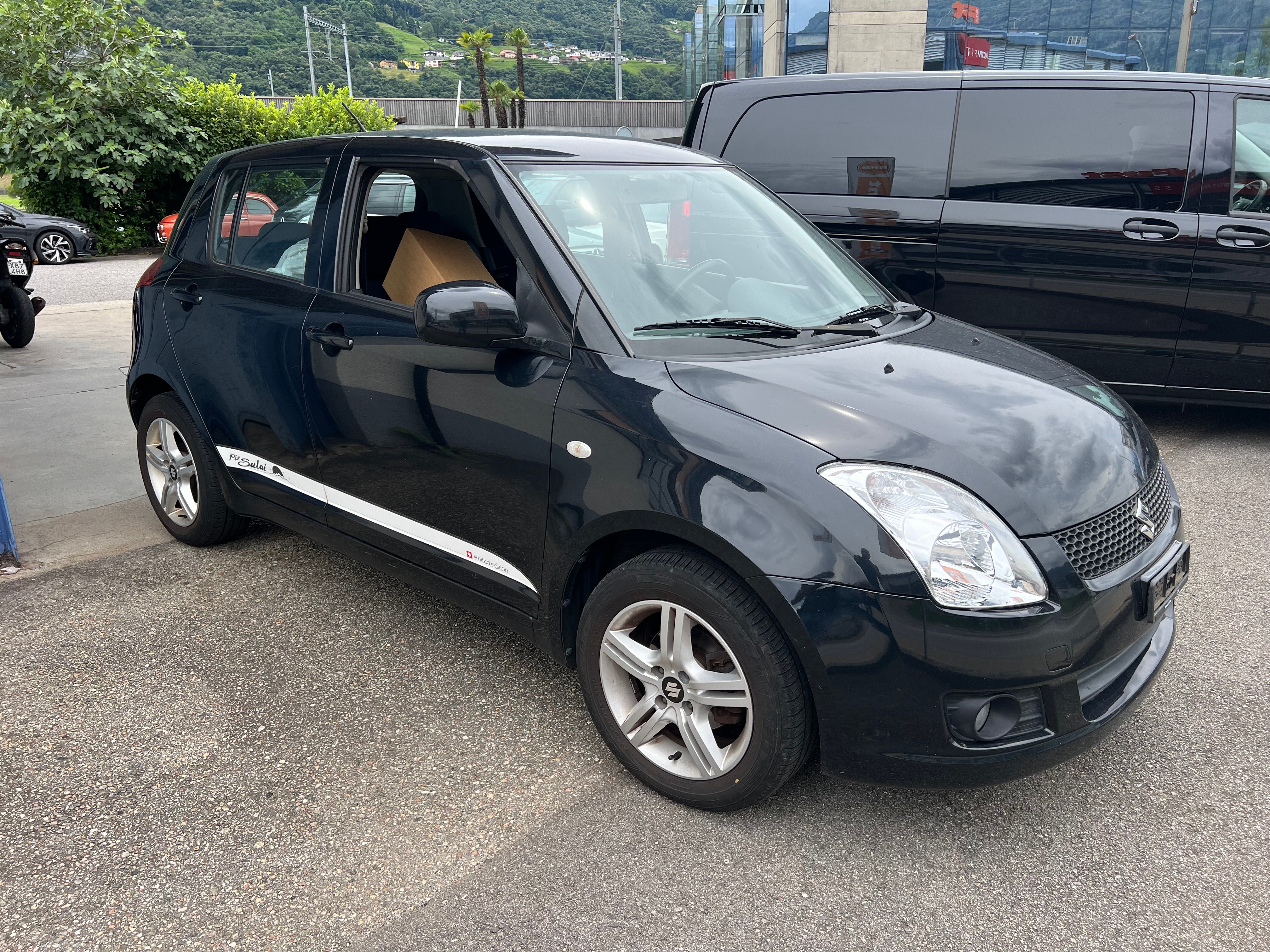 SUZUKI Swift 1.3i 16V GL Top Piz Sulai LE 4x4