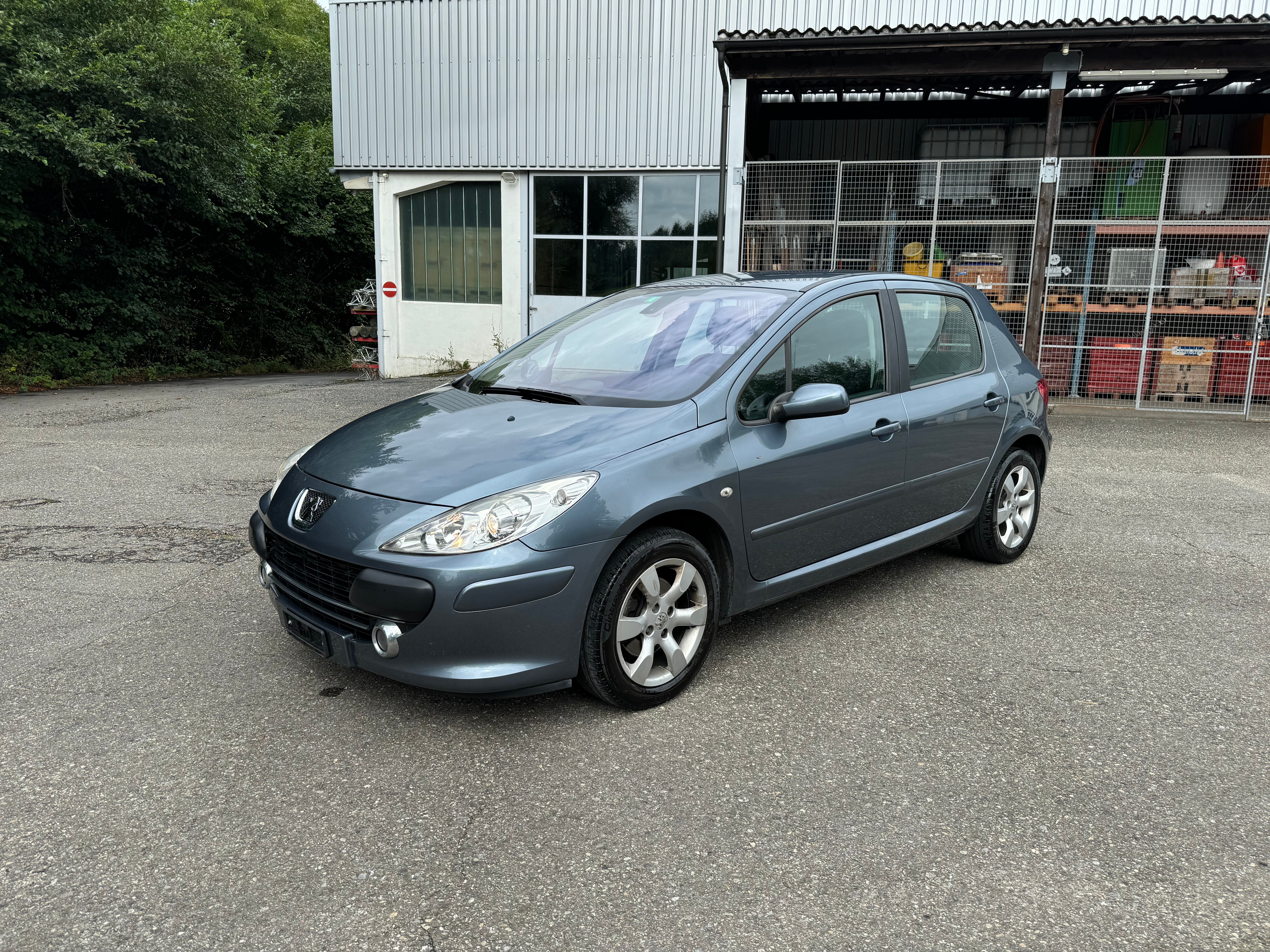 PEUGEOT 307 2.0 16V Platinum Edition