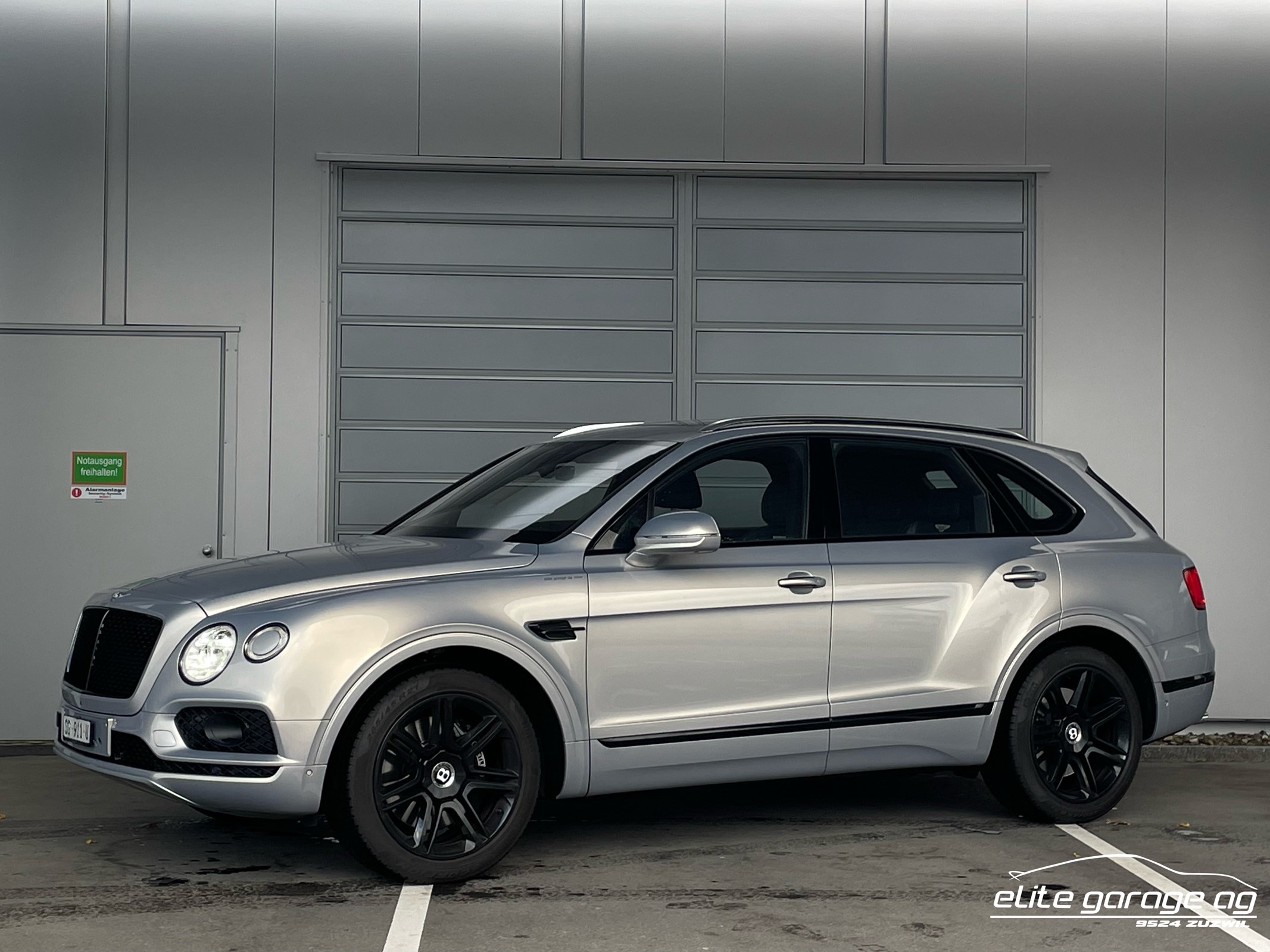 BENTLEY Bentayga V8 710 PS