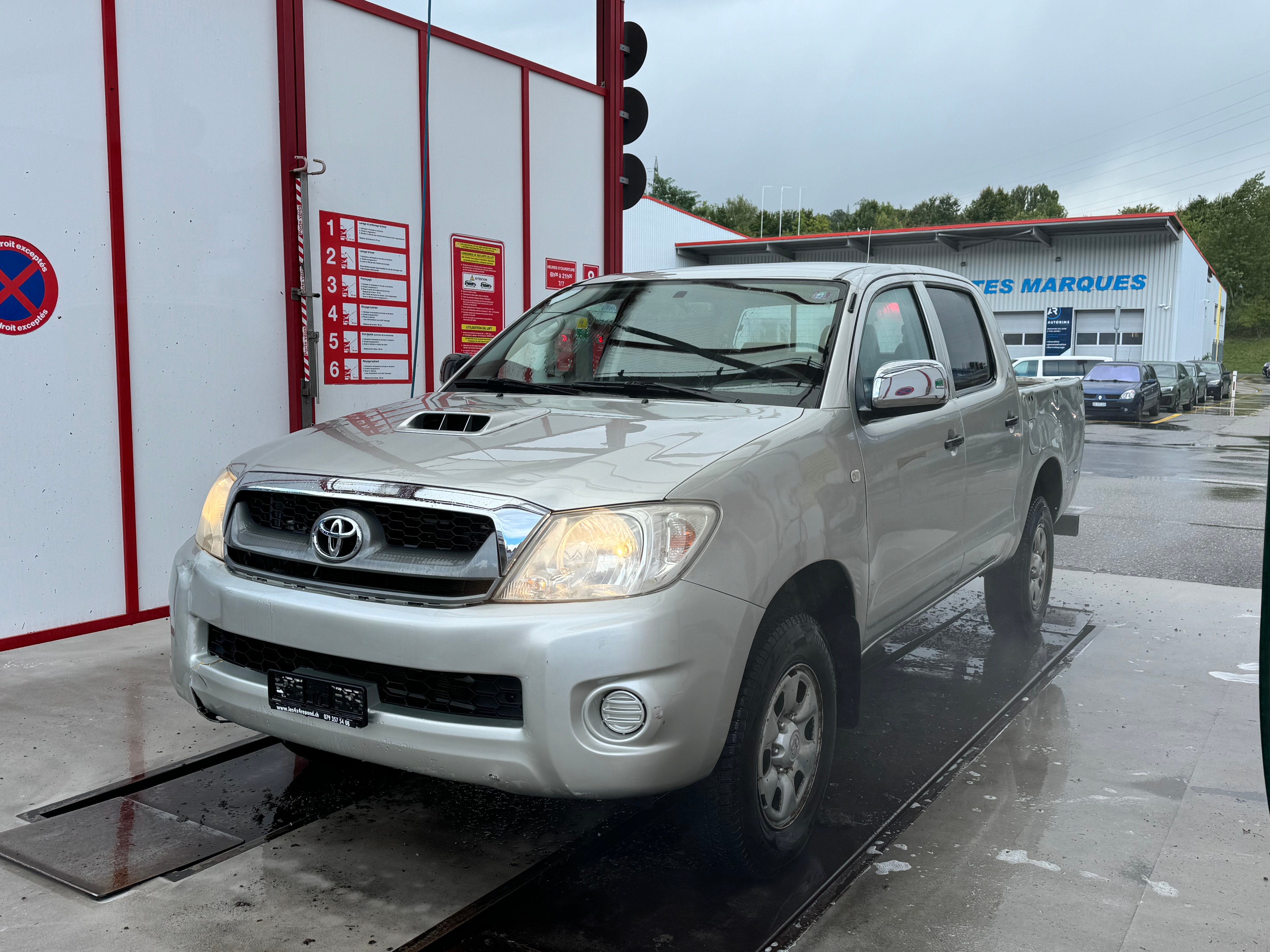 TOYOTA Hilux 4x4 DoubleCab LineaLuna